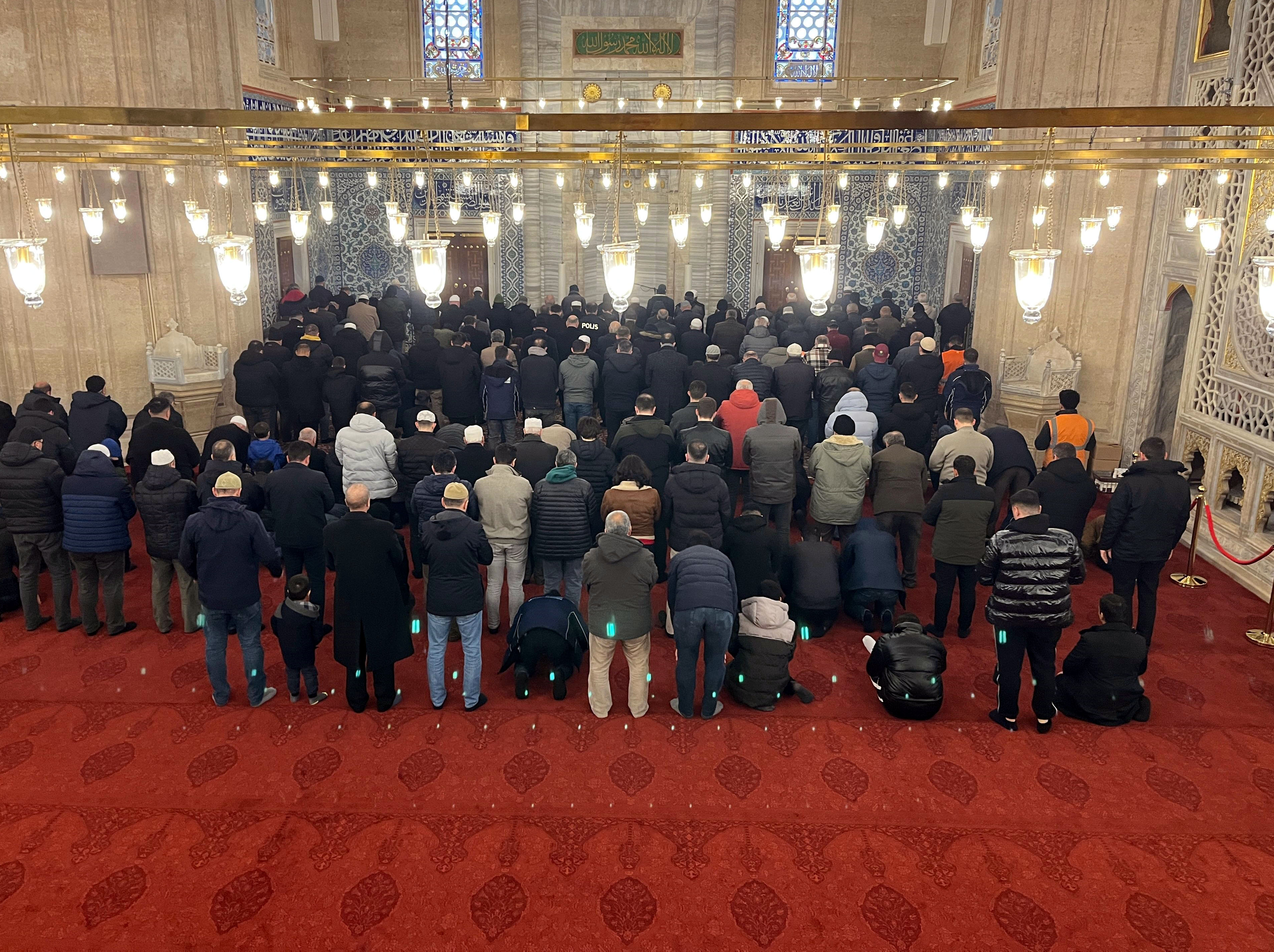 Selimiye Camisi cemaatle namaz