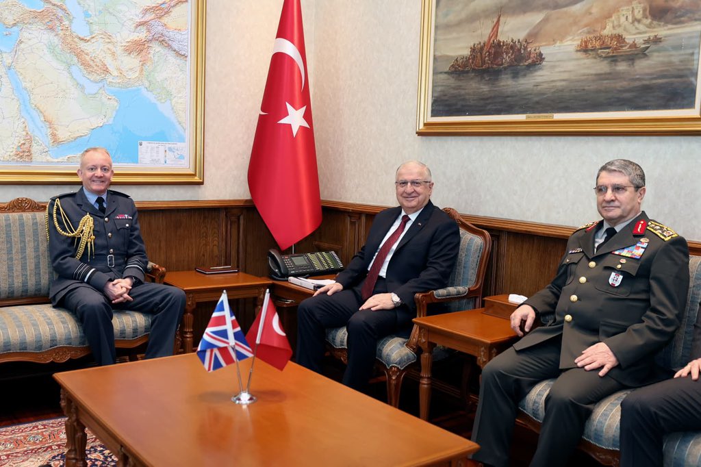 Milli Savunma Bakanı Yaşar Güler Birleşik Krallık Genelkurmay Başkanı Richard Knighton