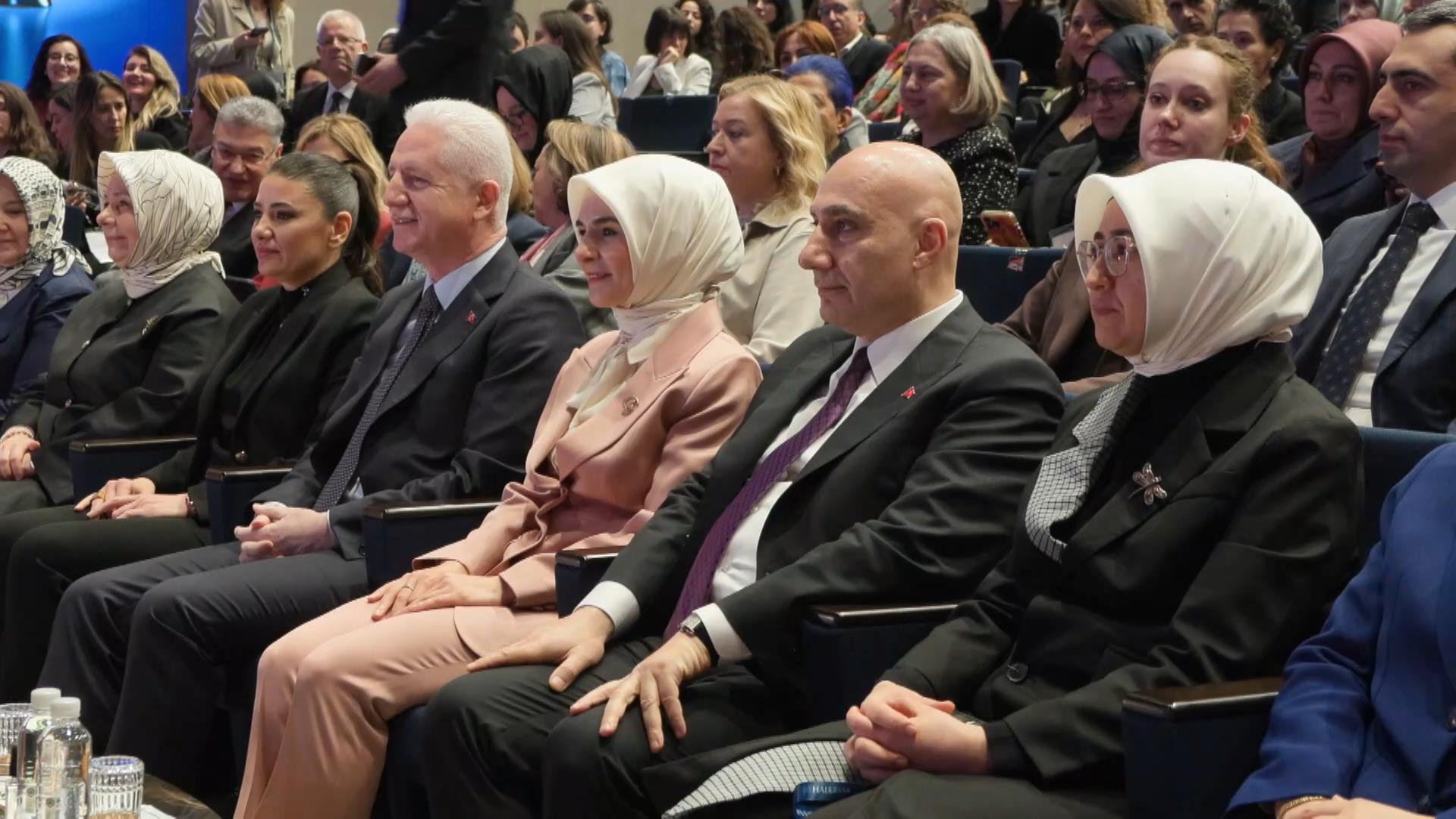 Aile ve Sosyal Hizmetler Bakanı Mahinur Özdemir Göktaş