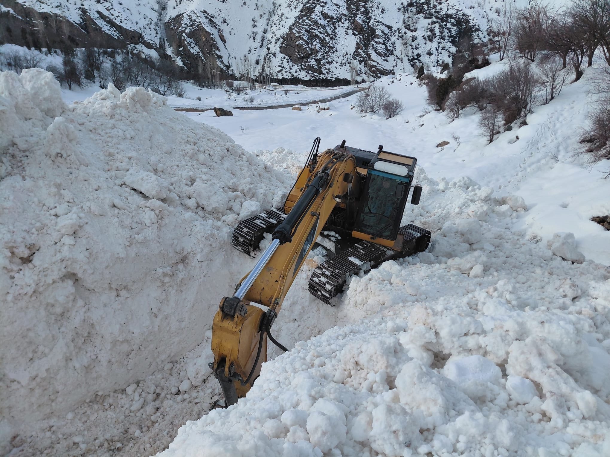 Van Çatak çığ felaketi karla mücadele ekipleri