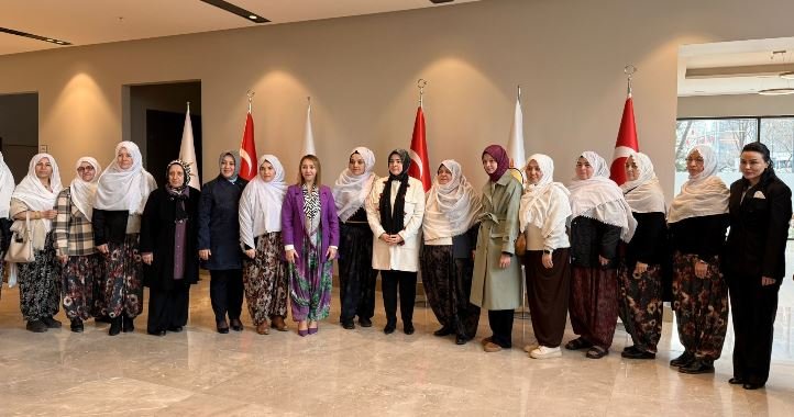 AK Parti Kadın Kolları Başkanı Tuğba Işık Ercan ve Mihalgazi Belediye Başkanı Zeynep Güneş Akgün