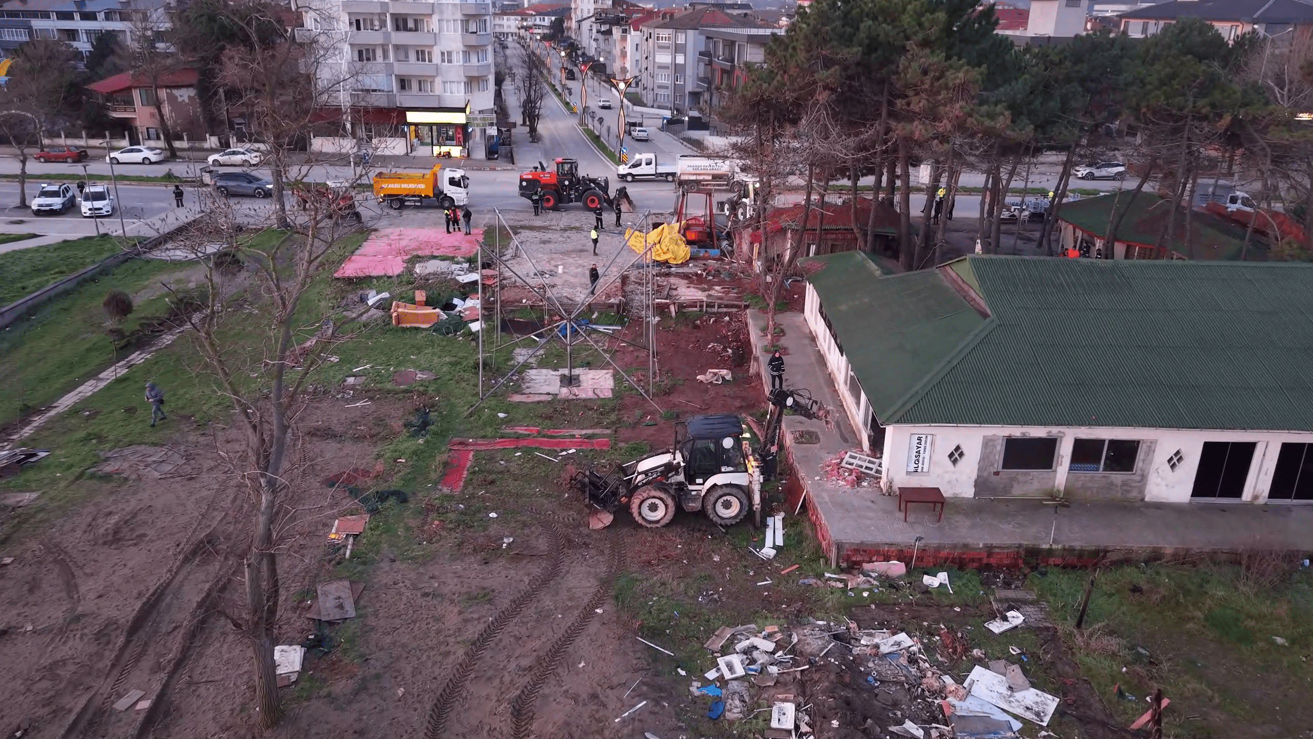 Karasu sahilinde yıkım çalışmaları başladı
