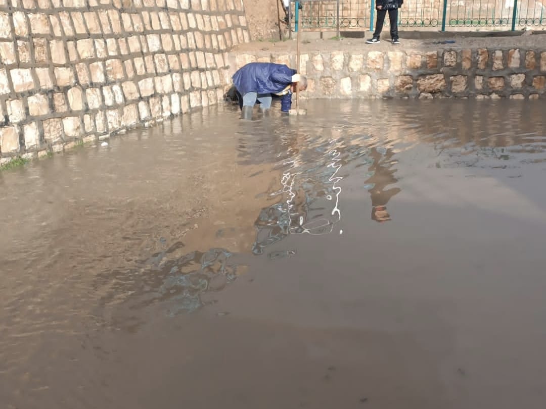 Nusaybin selinde kepçeyle kurtarılan öğrenciler