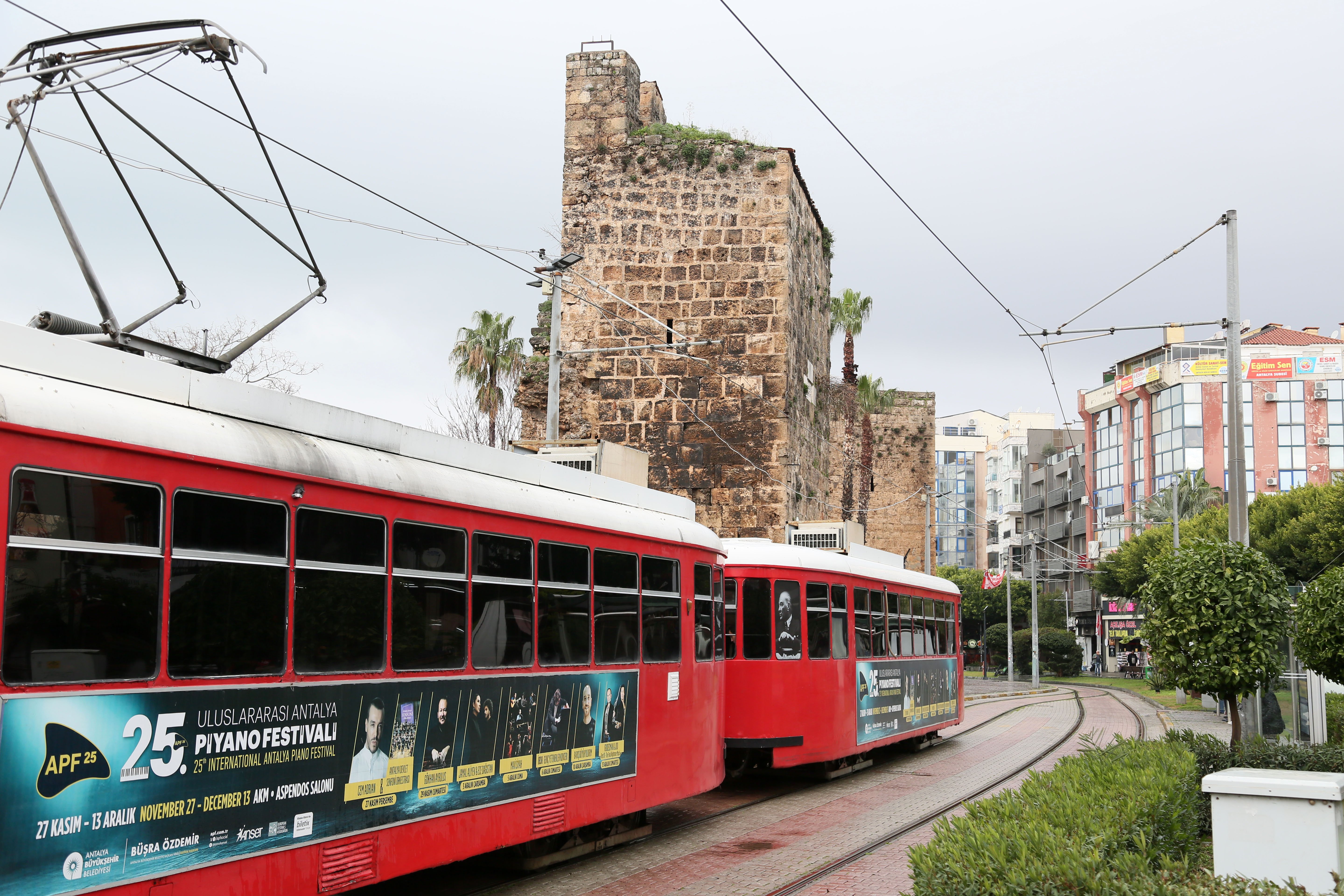 Antalya tarihi burçlar tramvay tehlikesi