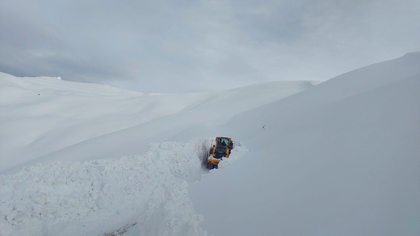 Hakkari köy yolları açıldı