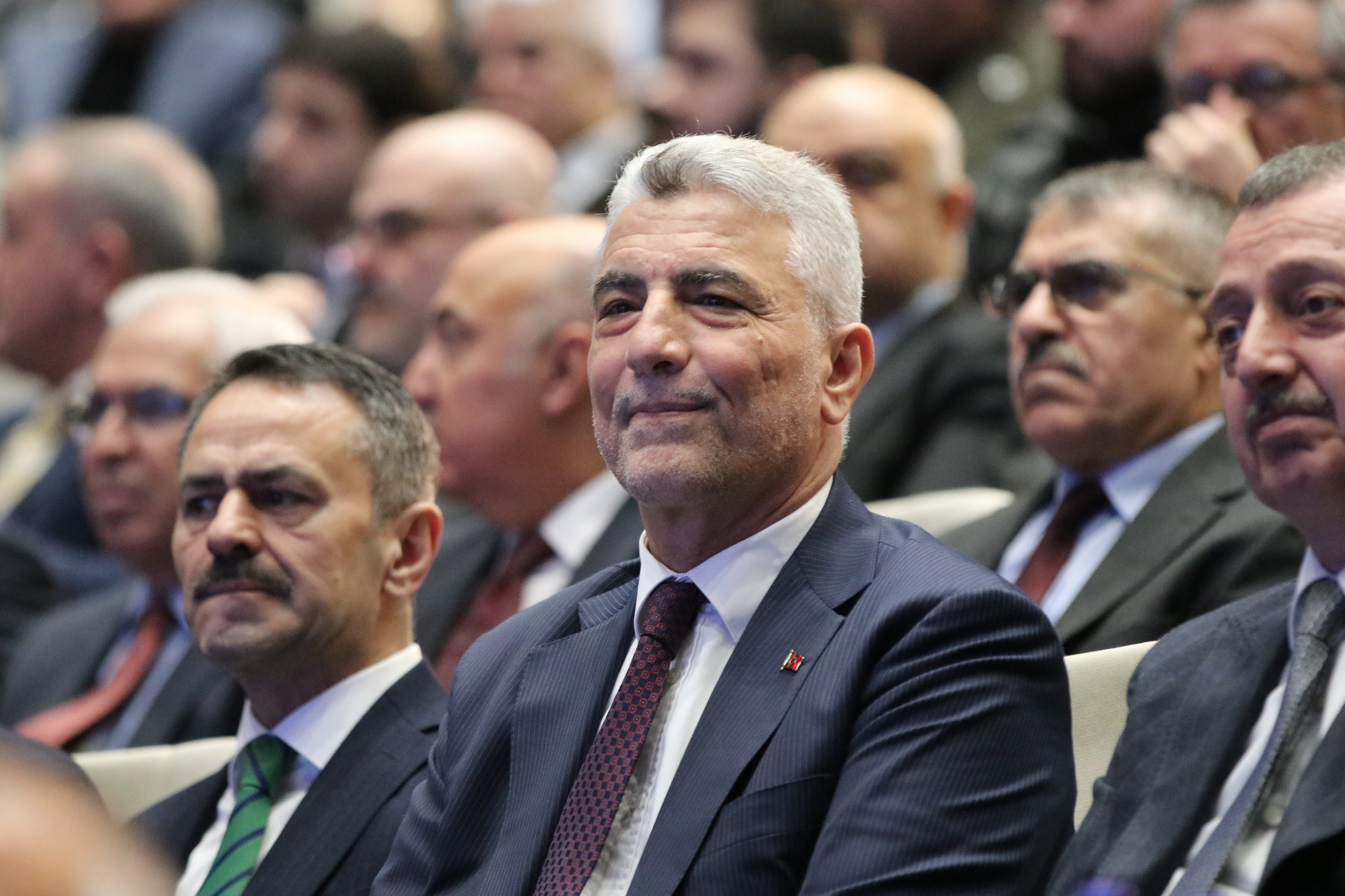 Bakan Bolat konuşmasını sürdürüyor