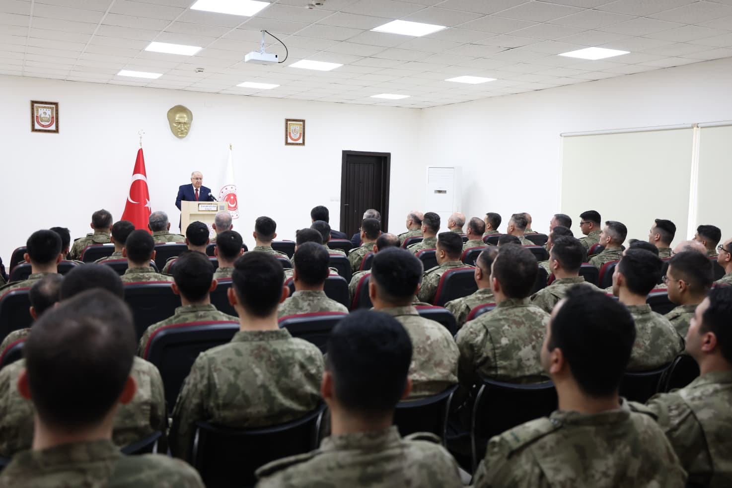 Milli Savunma Bakanı Yaşar Güler Kilis