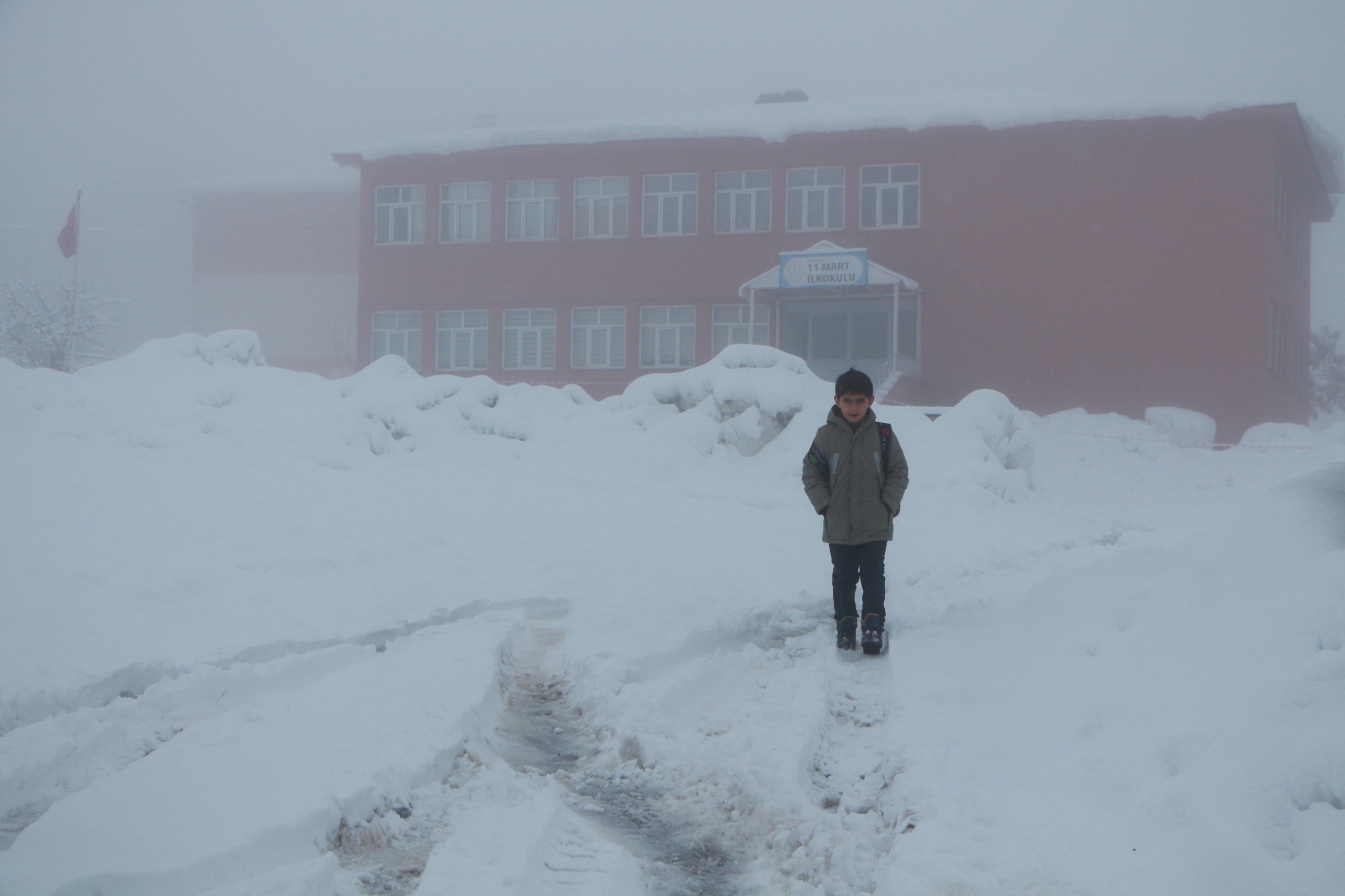 Karlıova köy yolu kapalı