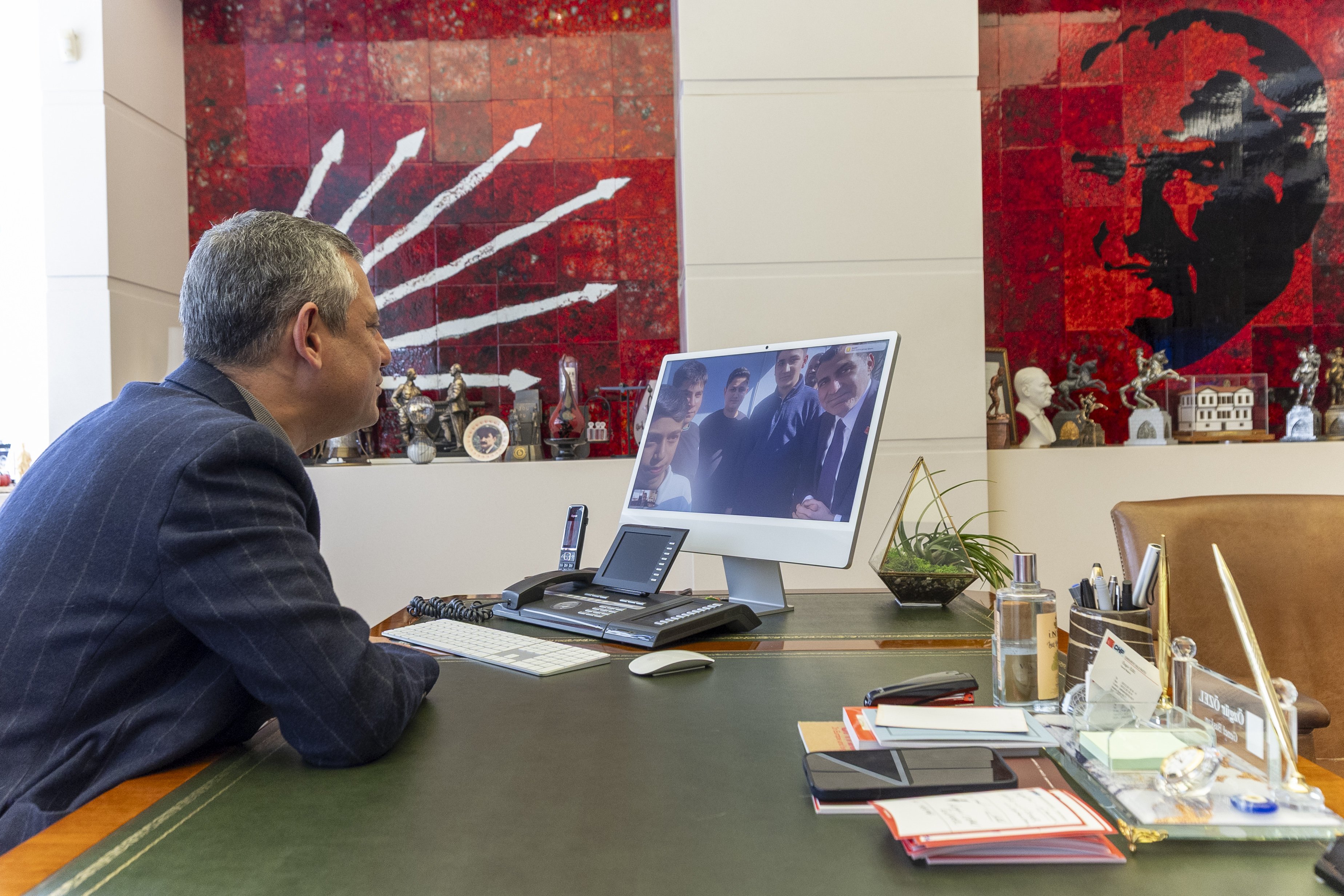 CHP Adana Öğrenciler Atatürk