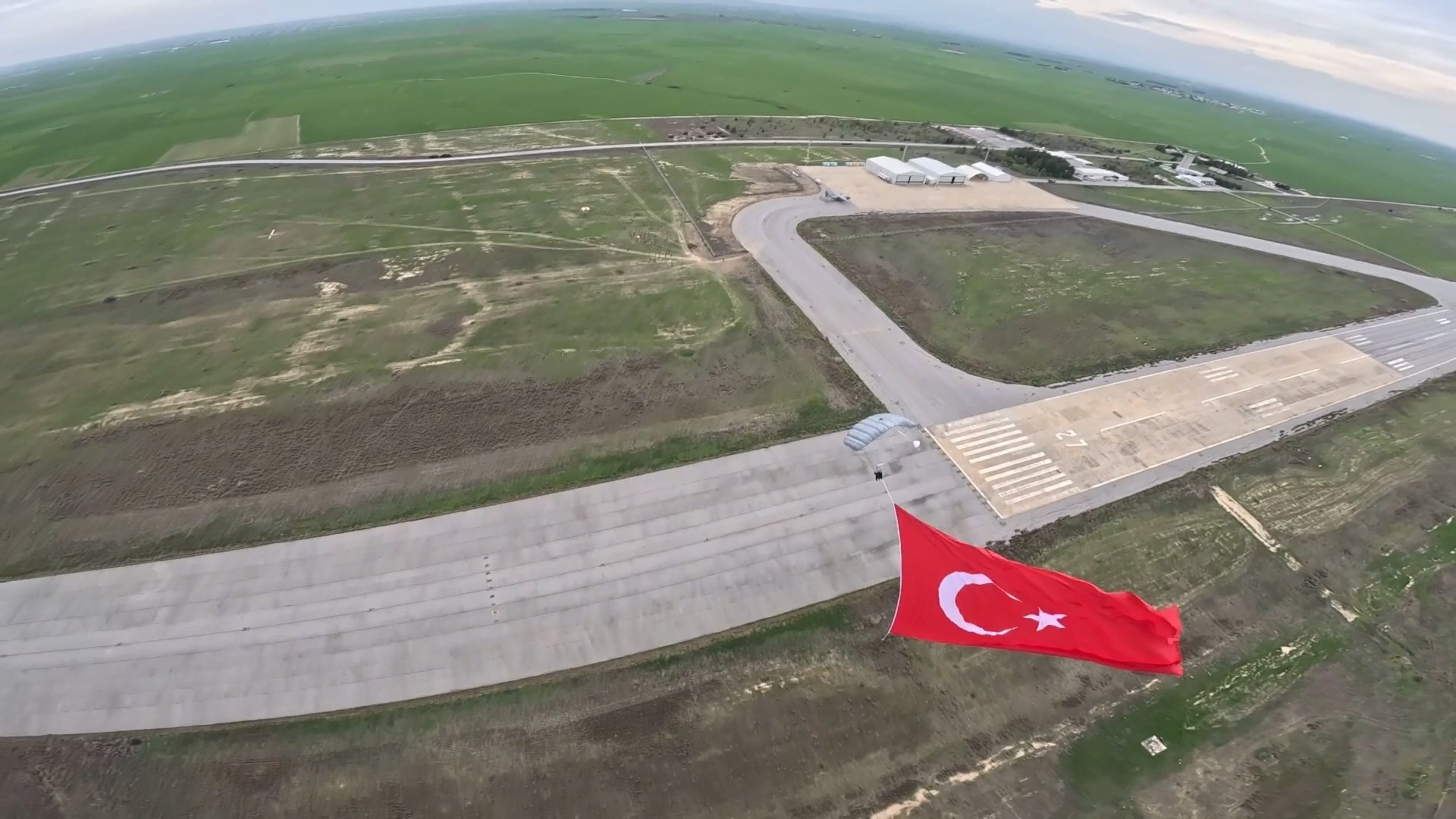 Astsubay Ertan Üstündağ Türk Bayrağı Paraşüt Rekoru