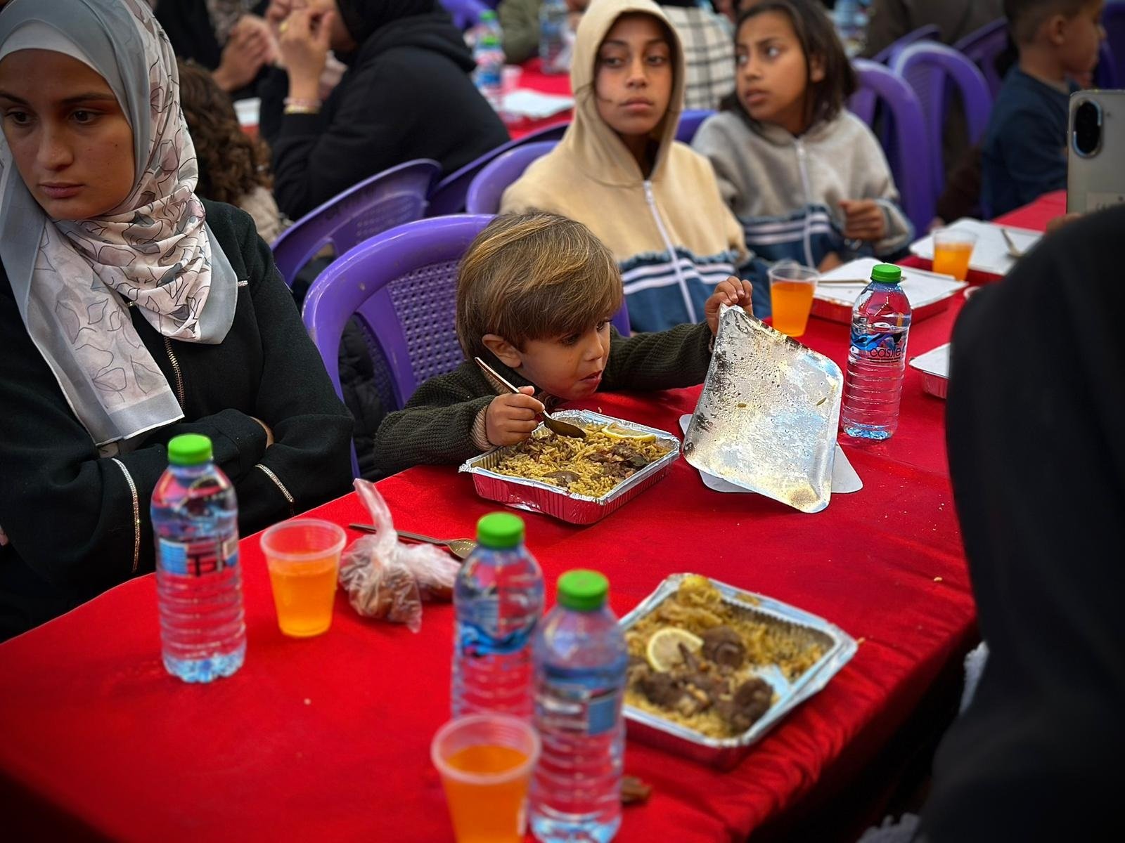 Türk Kızılay Logolu Yardım