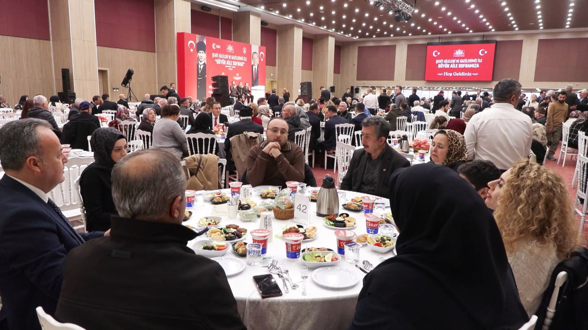 Vali Davut Gül Büyük Aile Sofrası iftar programı
