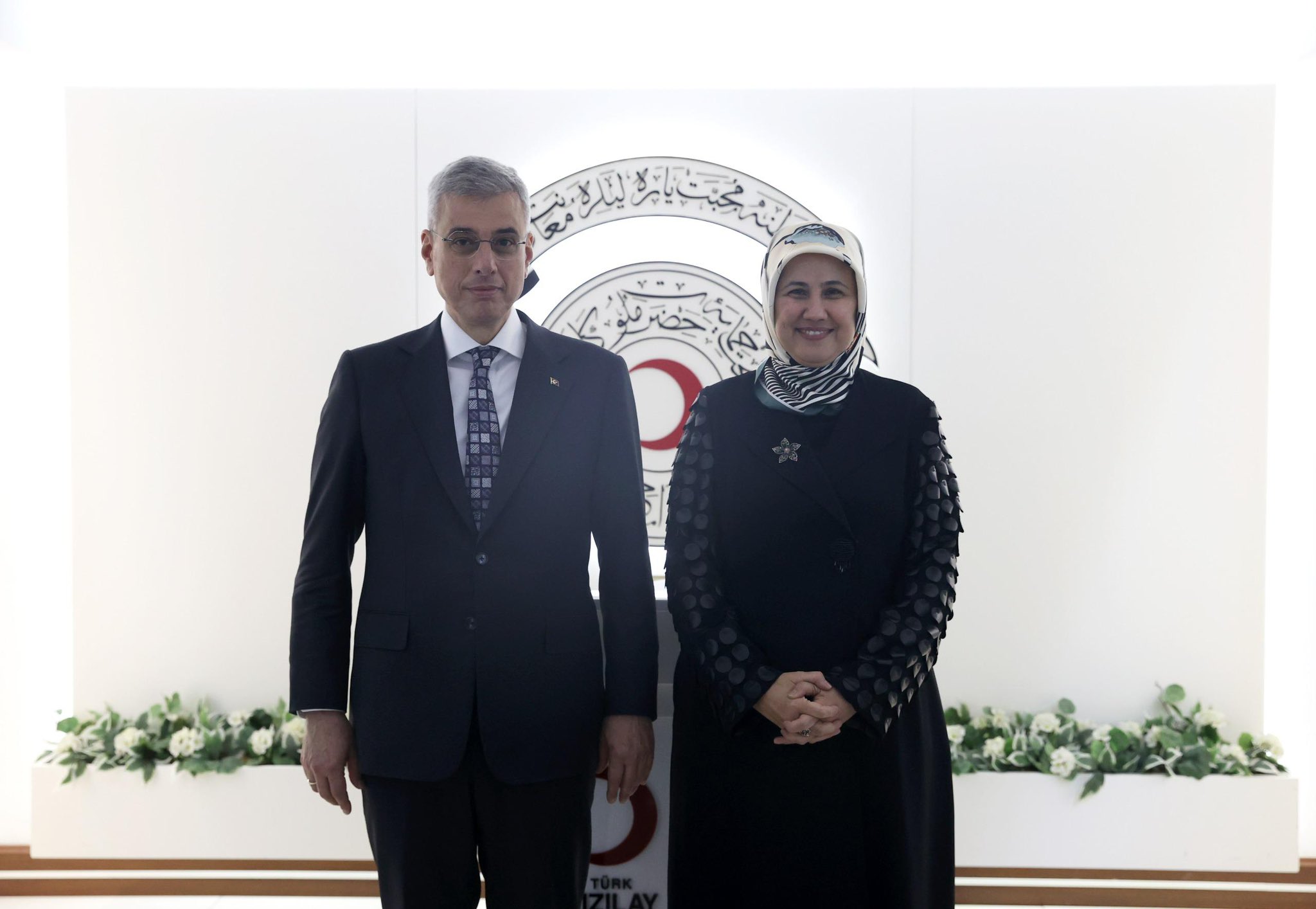 Sağlık Bakanı Memişoğlu ve Kızılay Başkanı Yılmaz görüşme masasında