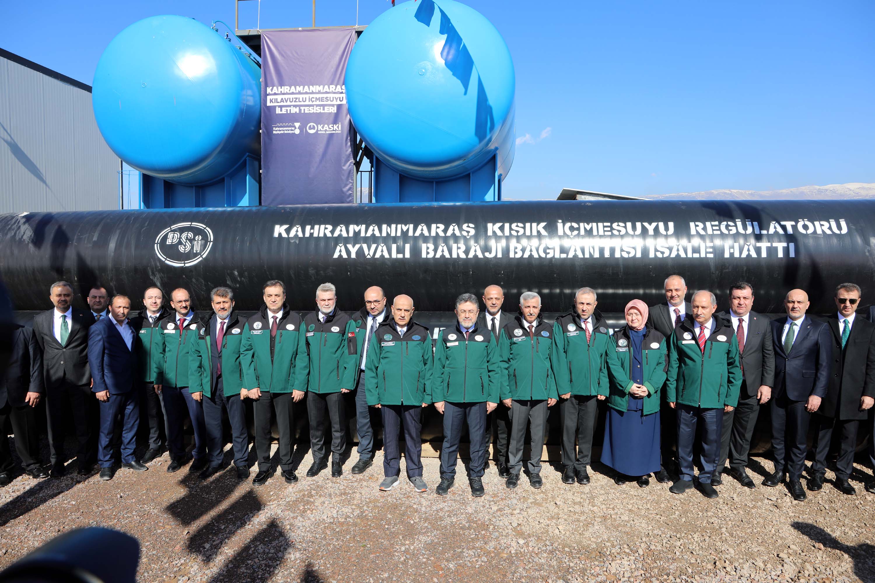 Bakan Yumaklı çiftçilerle sohbet ediyor