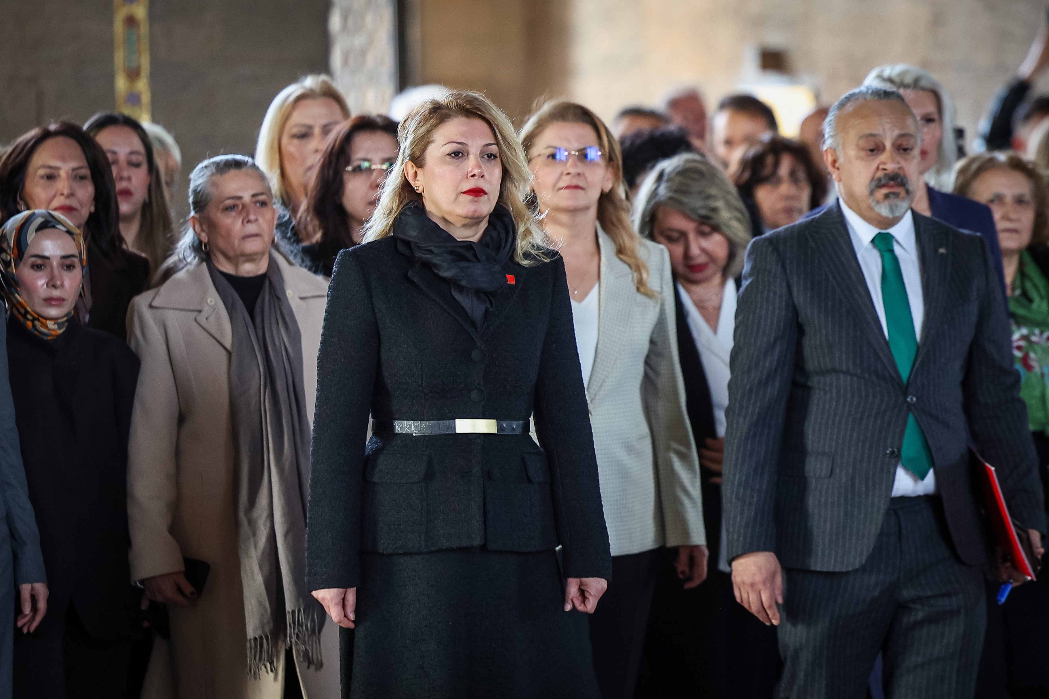 Asu Kaya Anıtkabir defteri imzalıyor