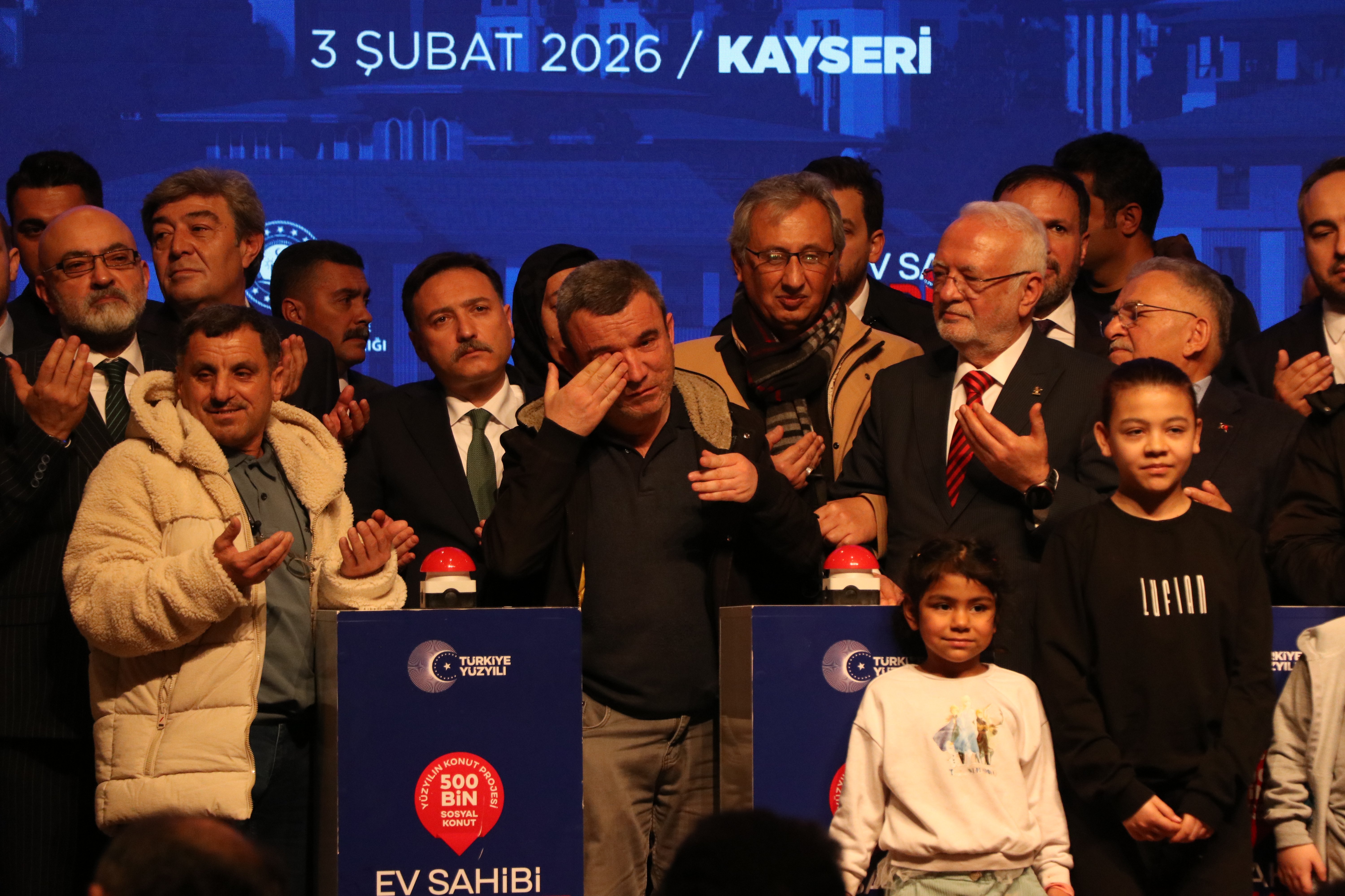 Mustafa Elitaş konuşma yapıyor