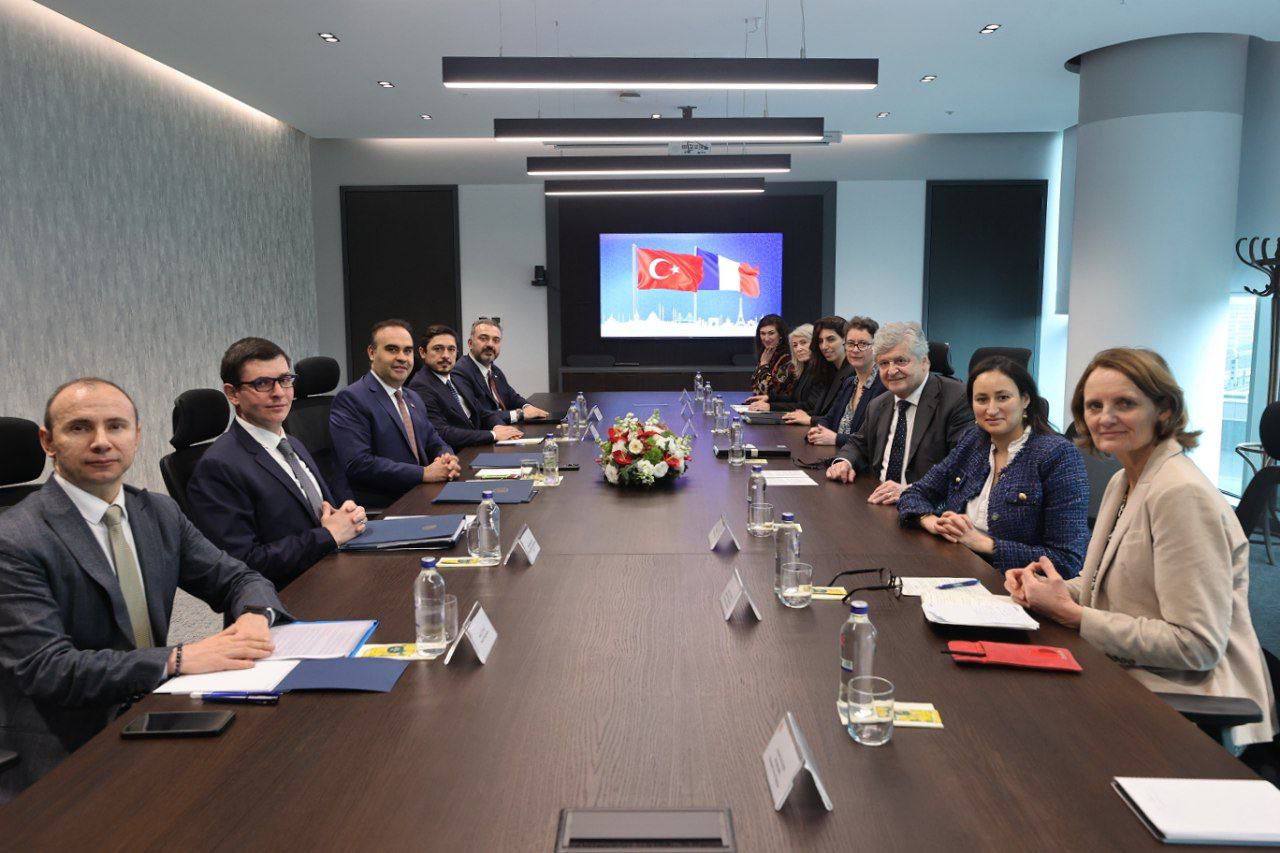 Bakan Mehmet Fatih Kacır Fransa Dış Ticaret Bakanı Nicolas Forissier ile görüşüyor