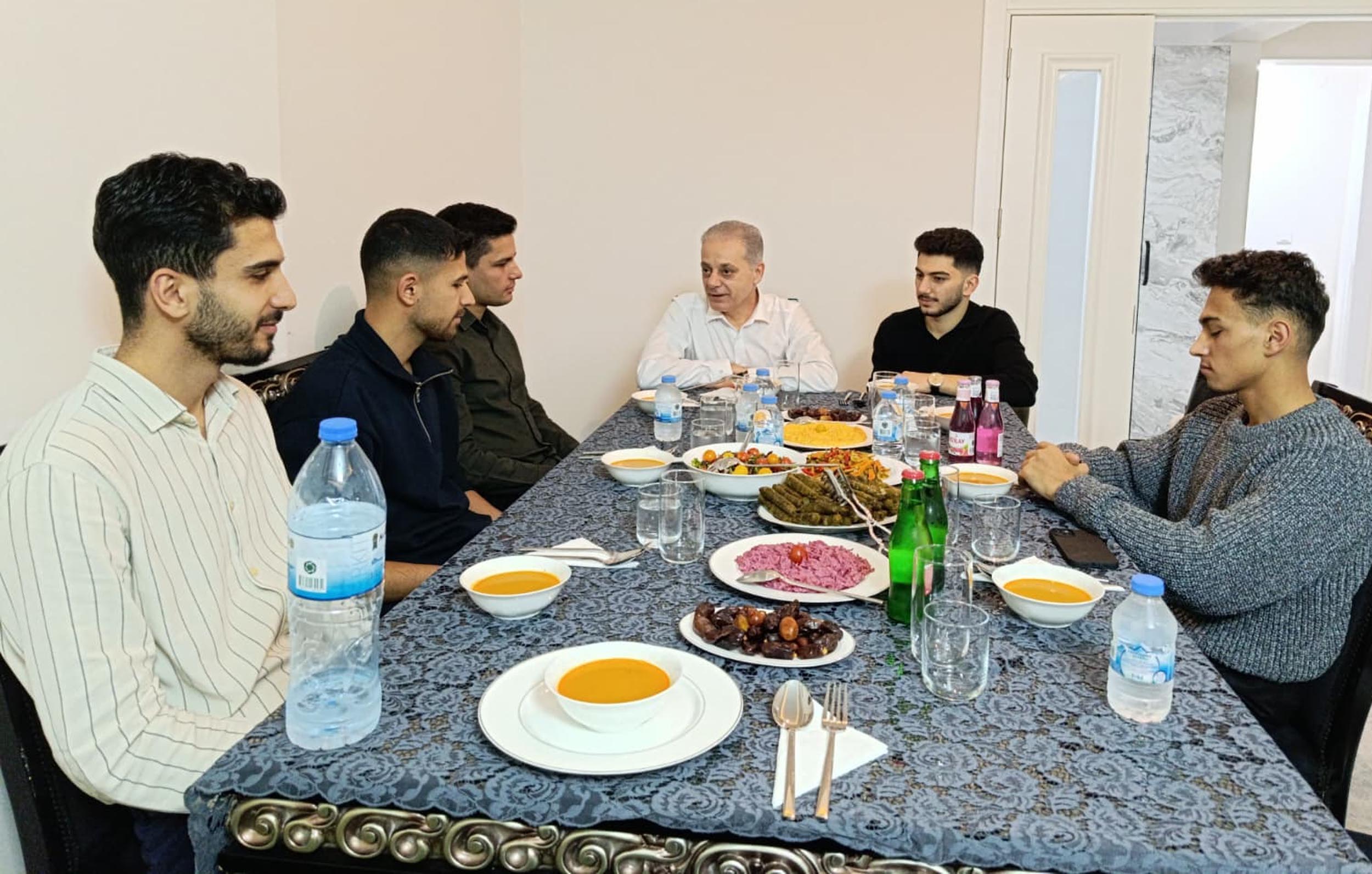 Üniversiteli Öğrenciler İftarda