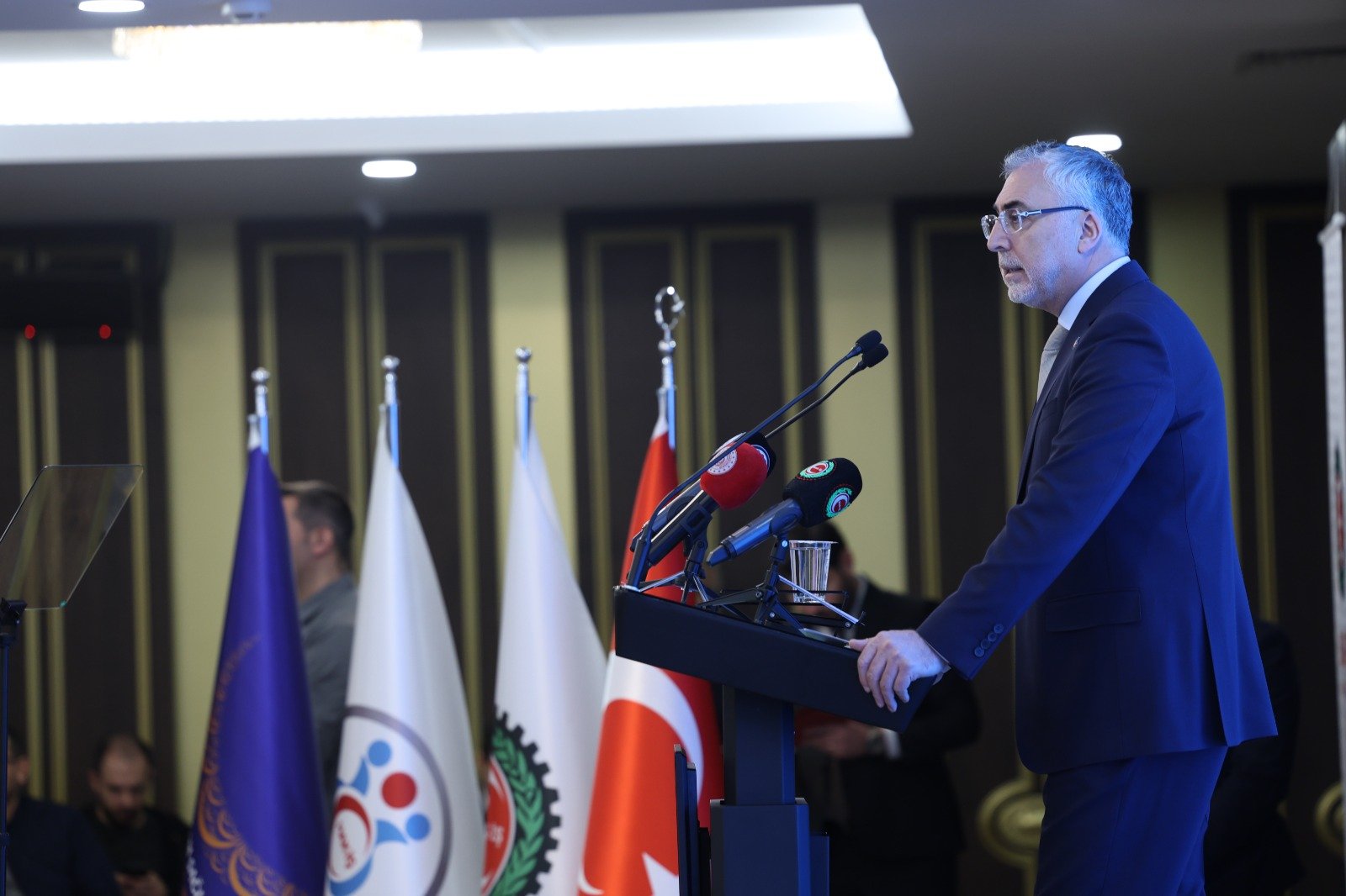 Bakan Vedat Işıkhan