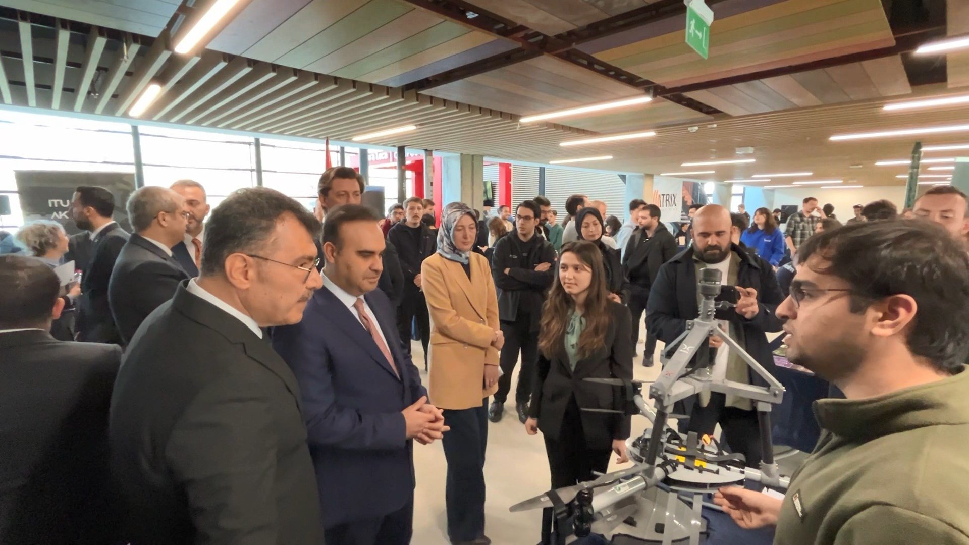 Bakan Kacır Öğrencilerle