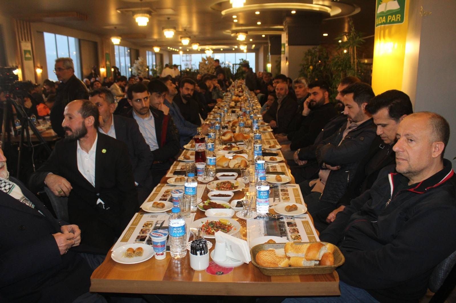 HÜDA PAR Elazığ iftar programı katılımcıları