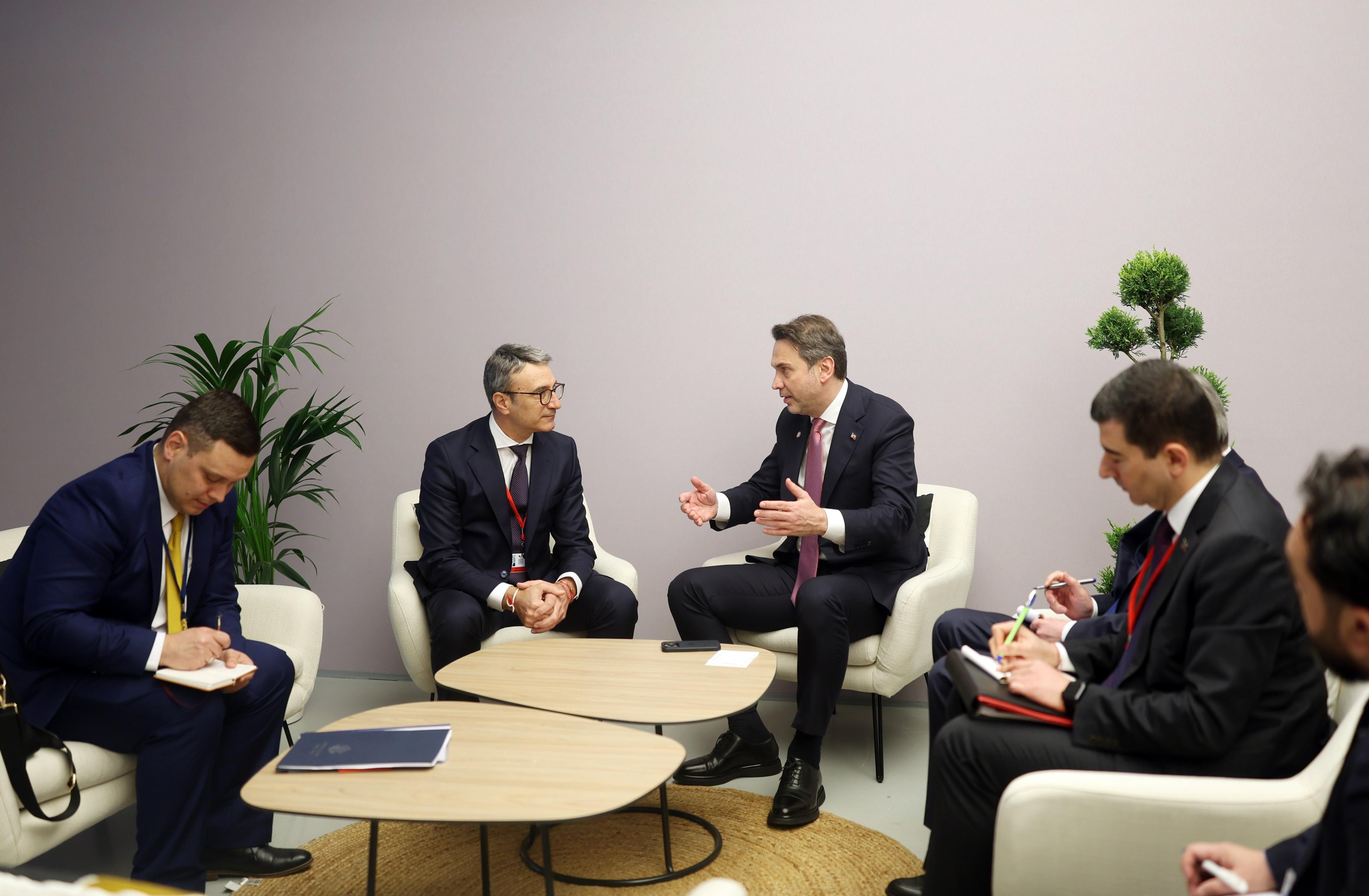 Bakan Bayraktar Ermenistan Başbakanı Paşinyan görüşmesi