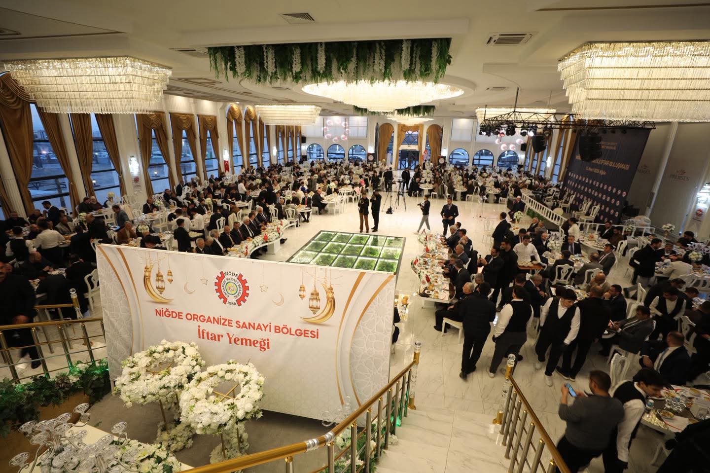 Protokol üyeleri iftar sofrasında