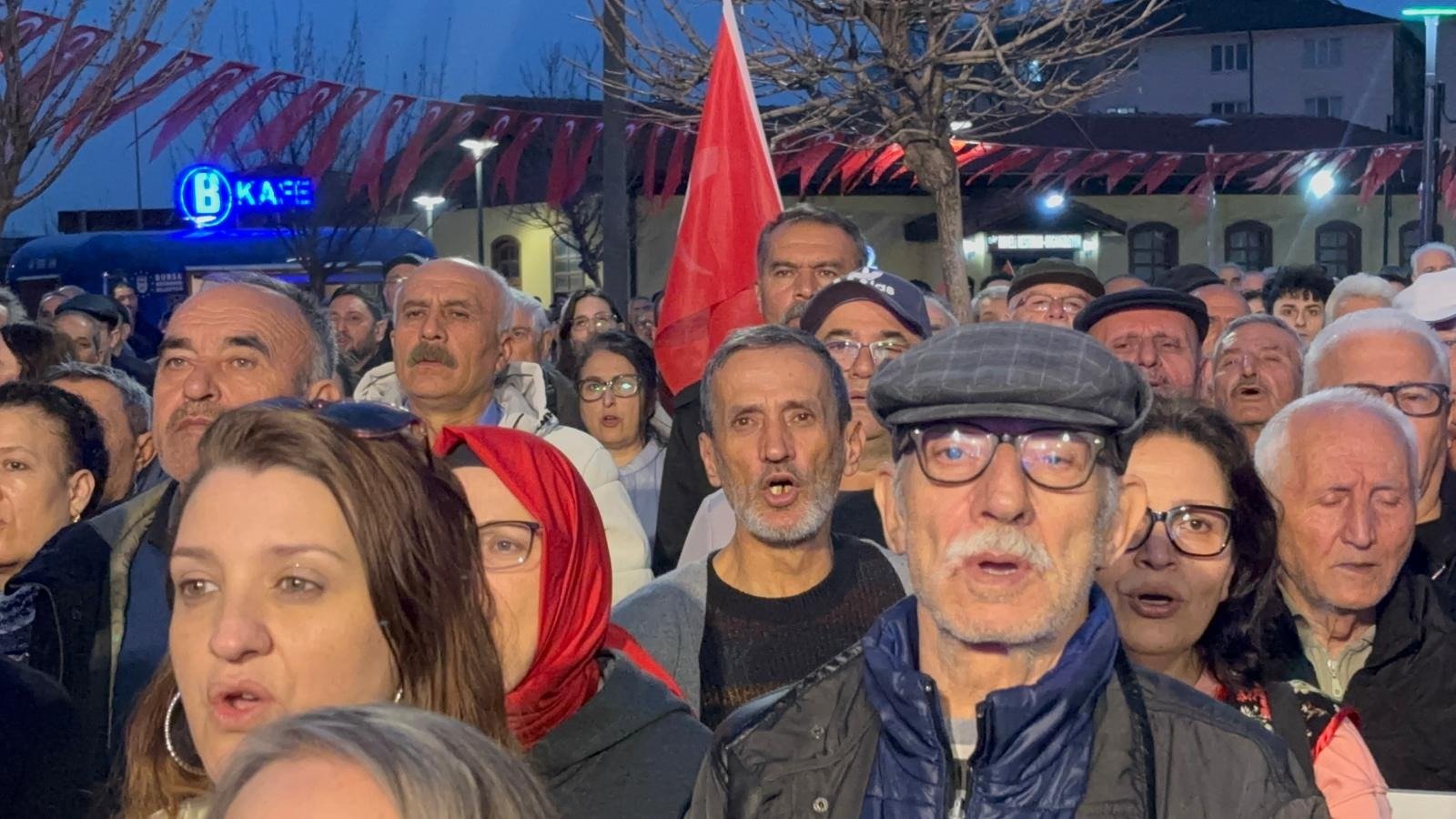 CHP Bursa İl Başkanı Nihat Yeşiltaş konuşma yapıyor