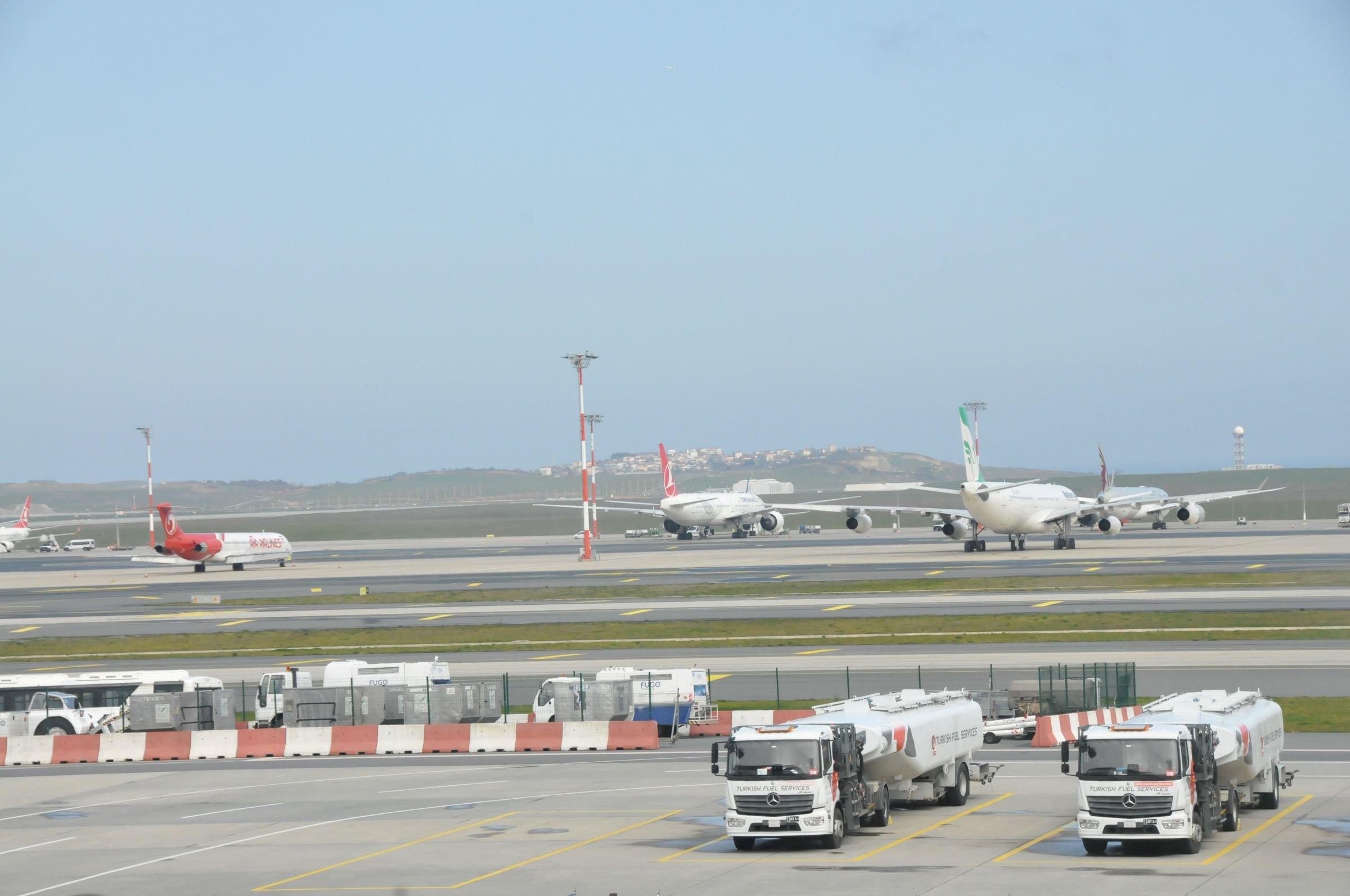 Apronda bekleyen Qatar Airways uçağı