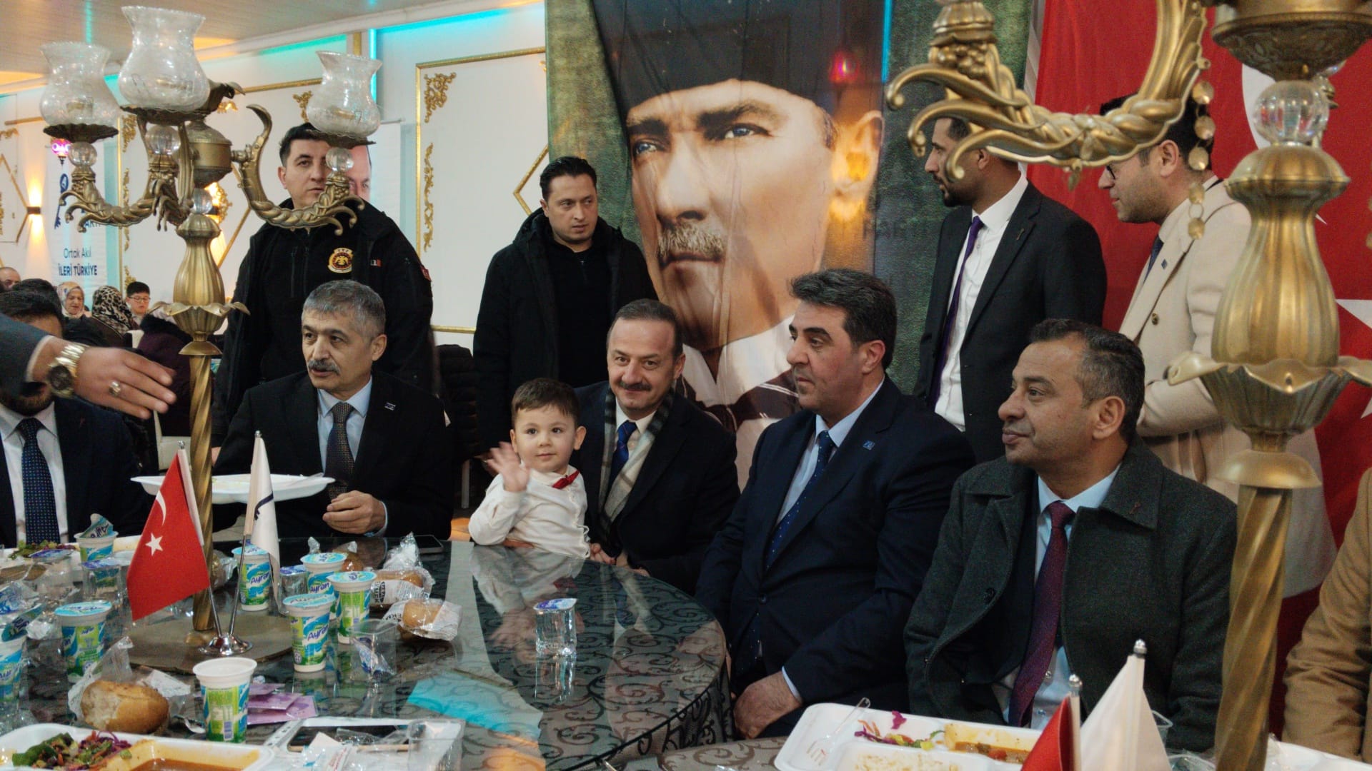 Anahtar Parti iftar programı katılımcıları