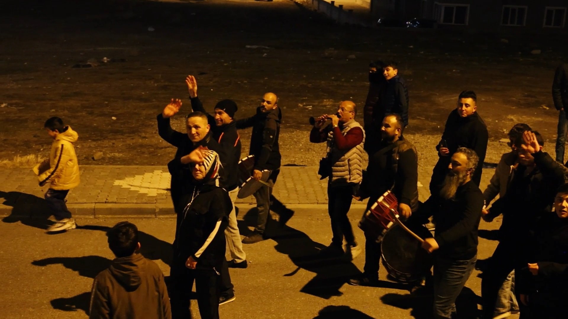 Muhtar Hatun Kekeç mahalle gençleriyle