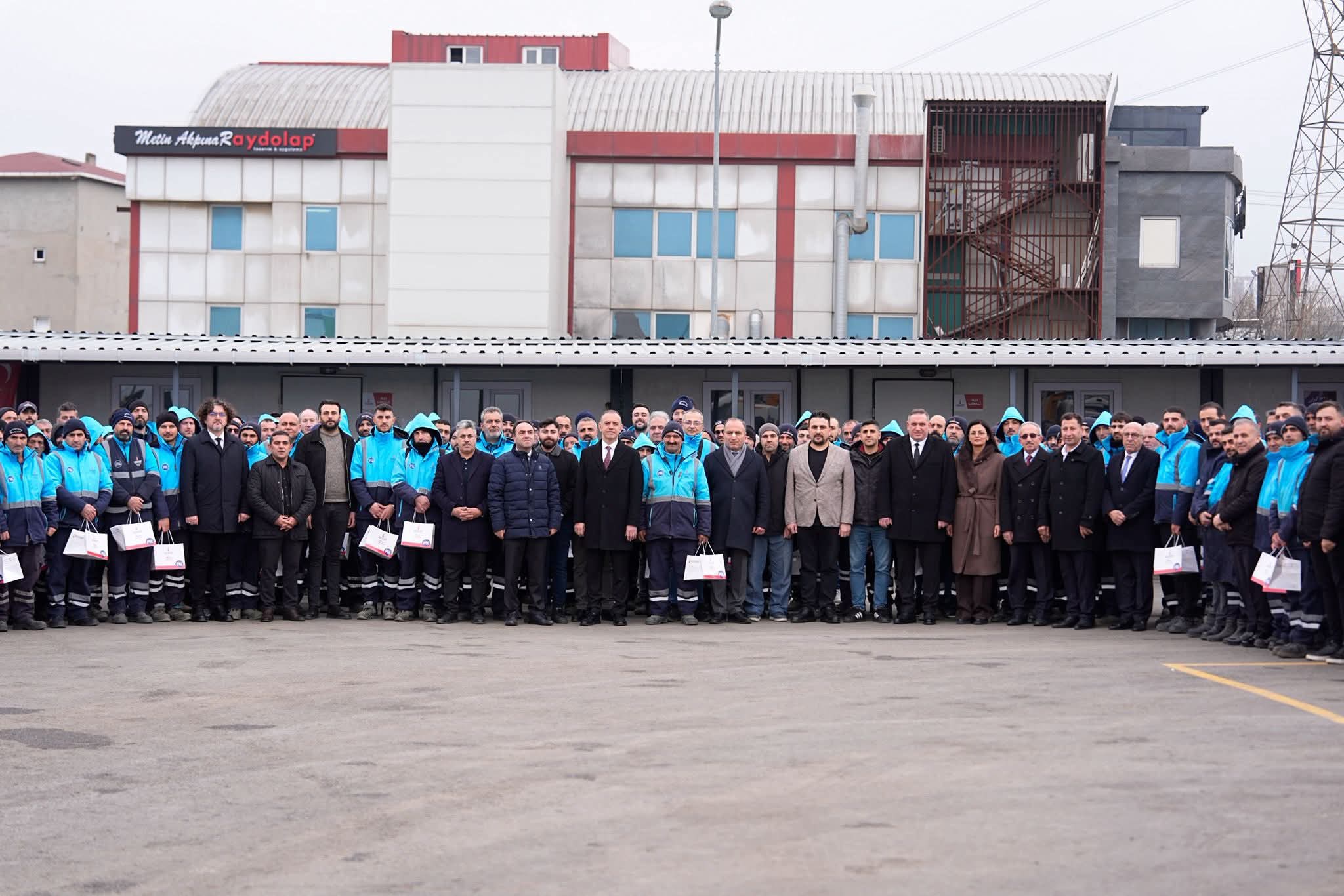 Sancaktepe Belediyesi iftar programı hatıra fotoğrafı
