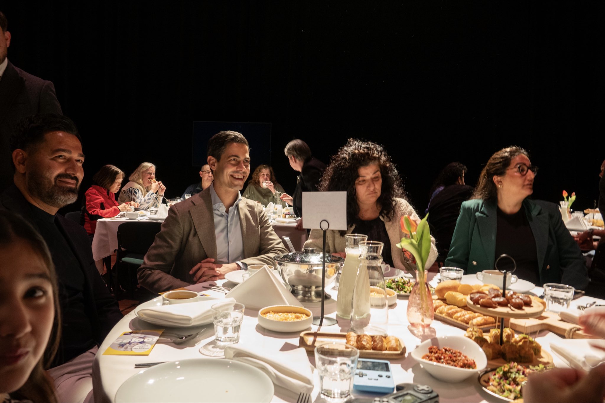 Hollanda Başbakanı Rob Jetten İftar