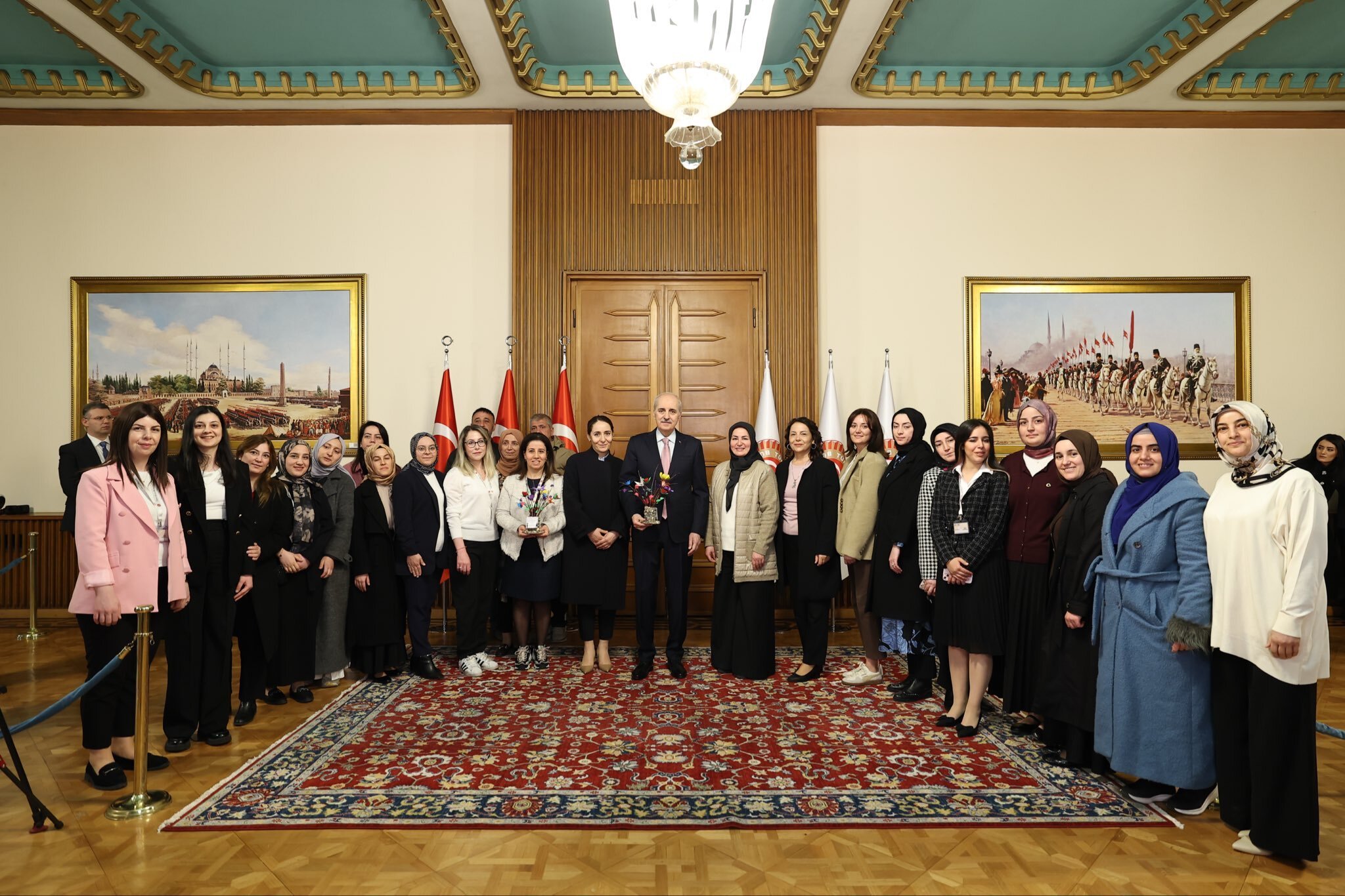 TBMM Başkanı Numan Kurtulmuş Meclis Personeliyle Bayramlaşıyor