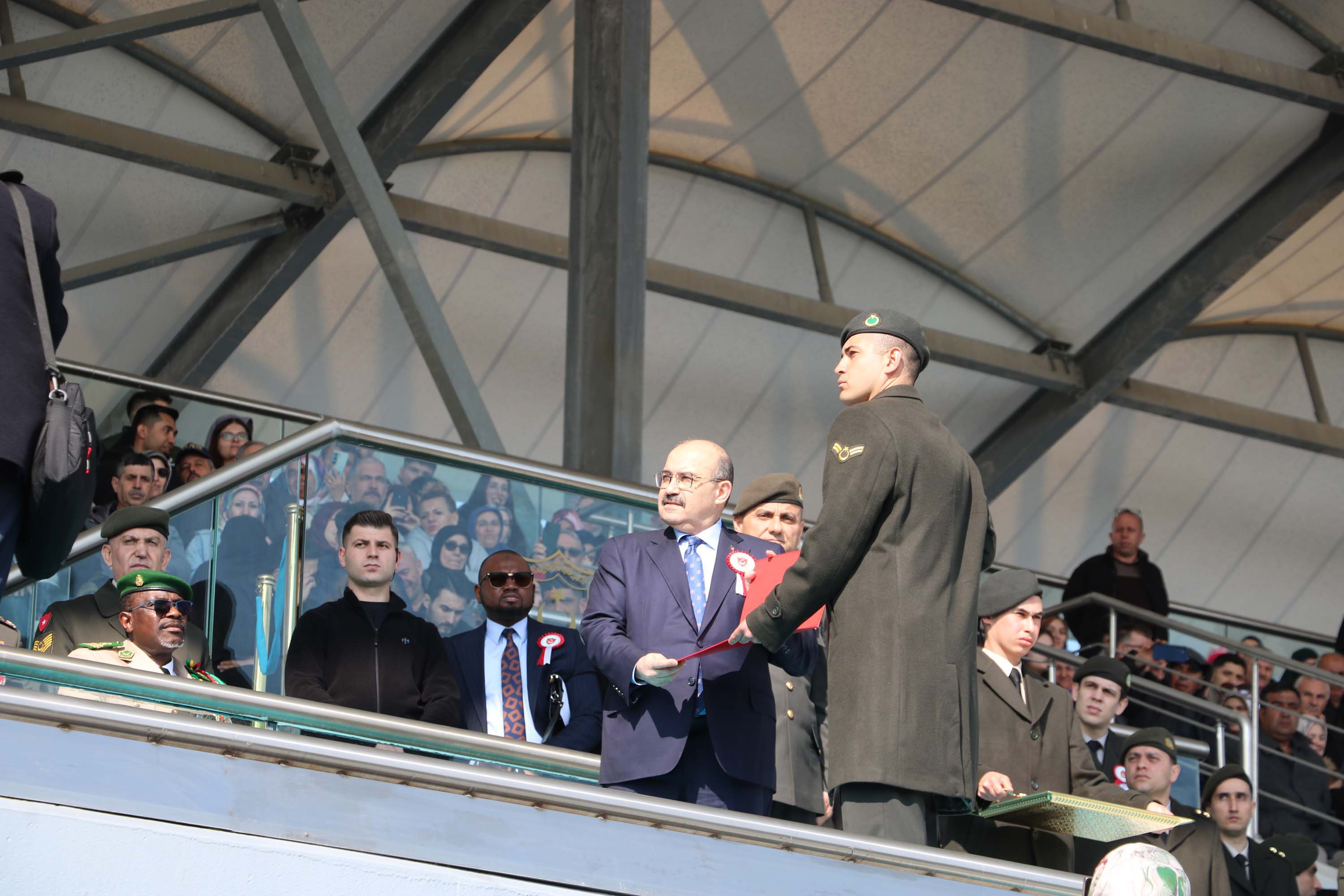 MSÜ mezunları kep atıyor