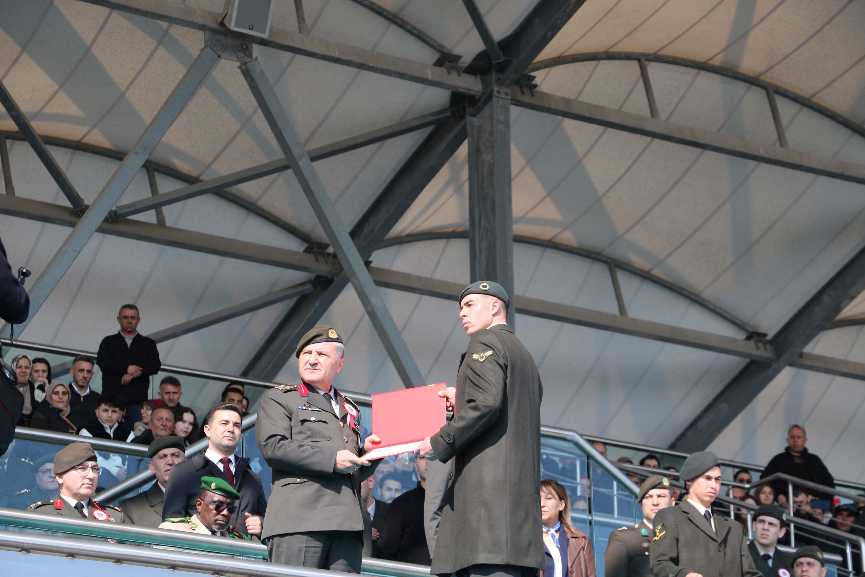 MSÜ mezuniyet töreninden genel görünüm