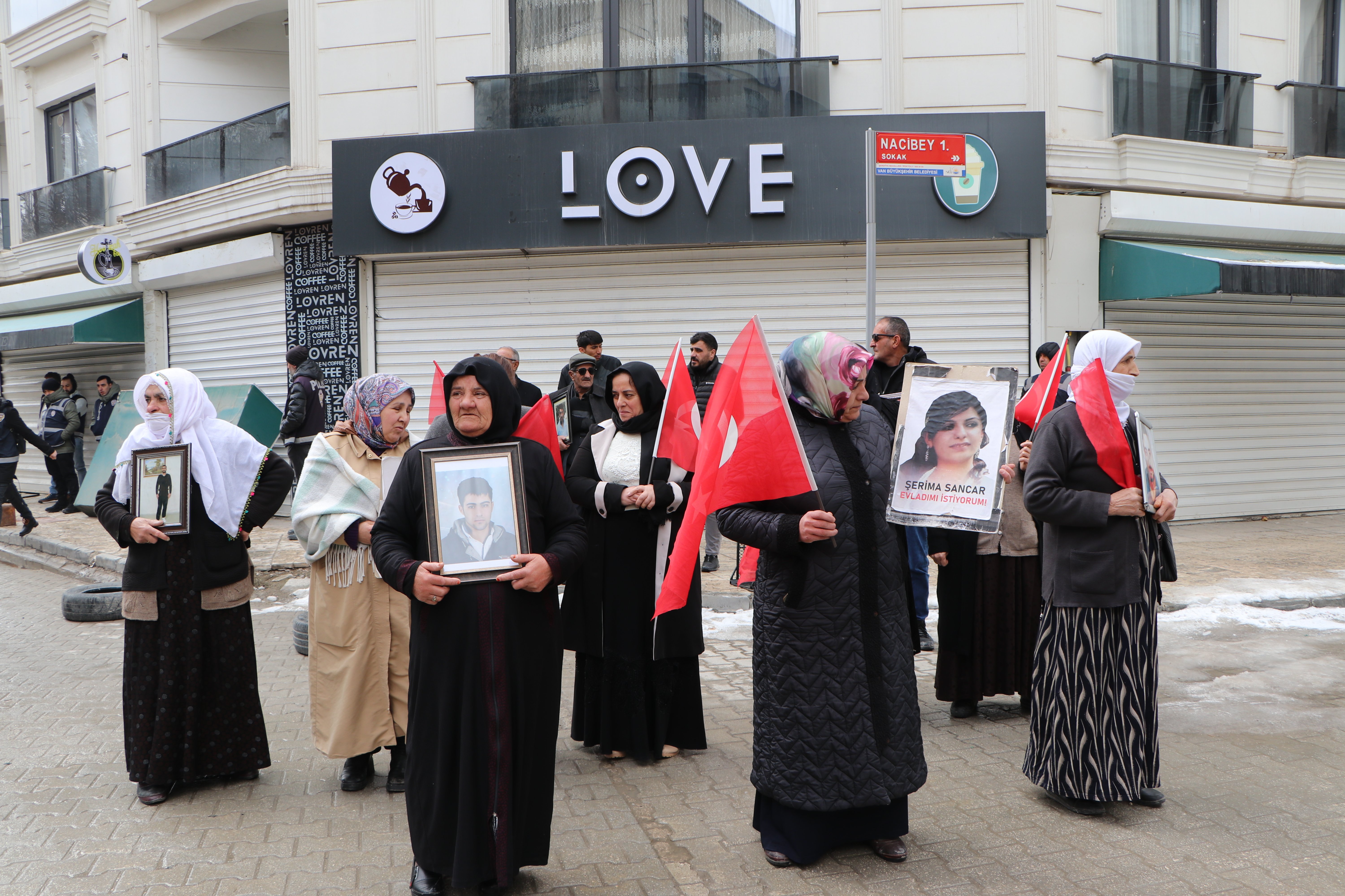 Nazlı Sancar kızı Şerima için çağrı yapıyor
