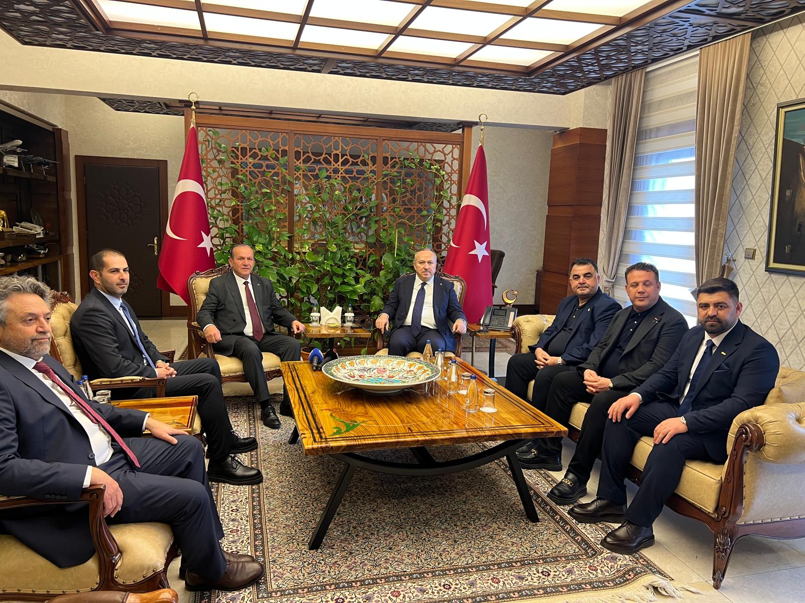 Fikri Ataoğlu konuşma yapıyor