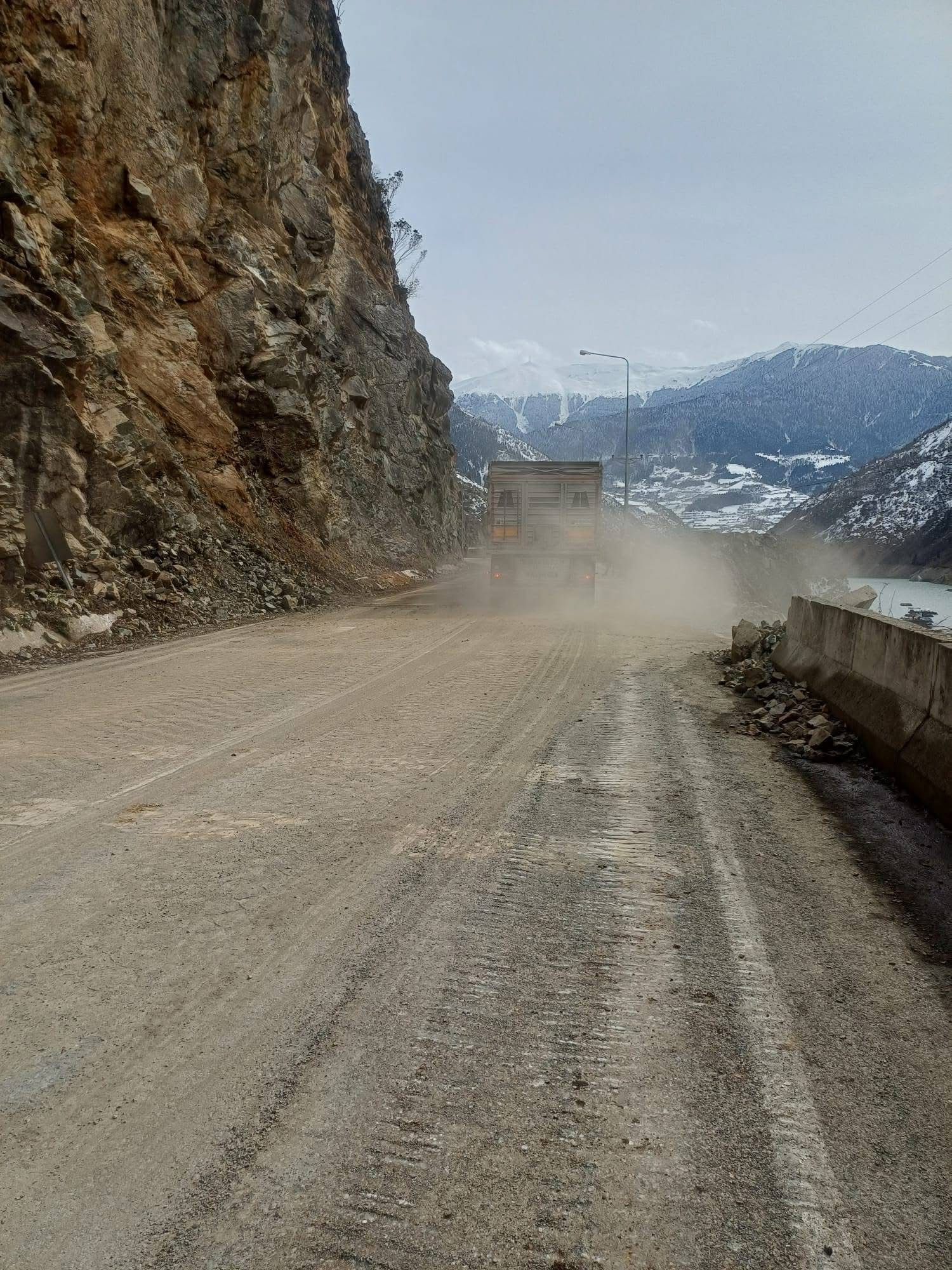 Gümüşhane Giresun karayolu heyelan sonrası