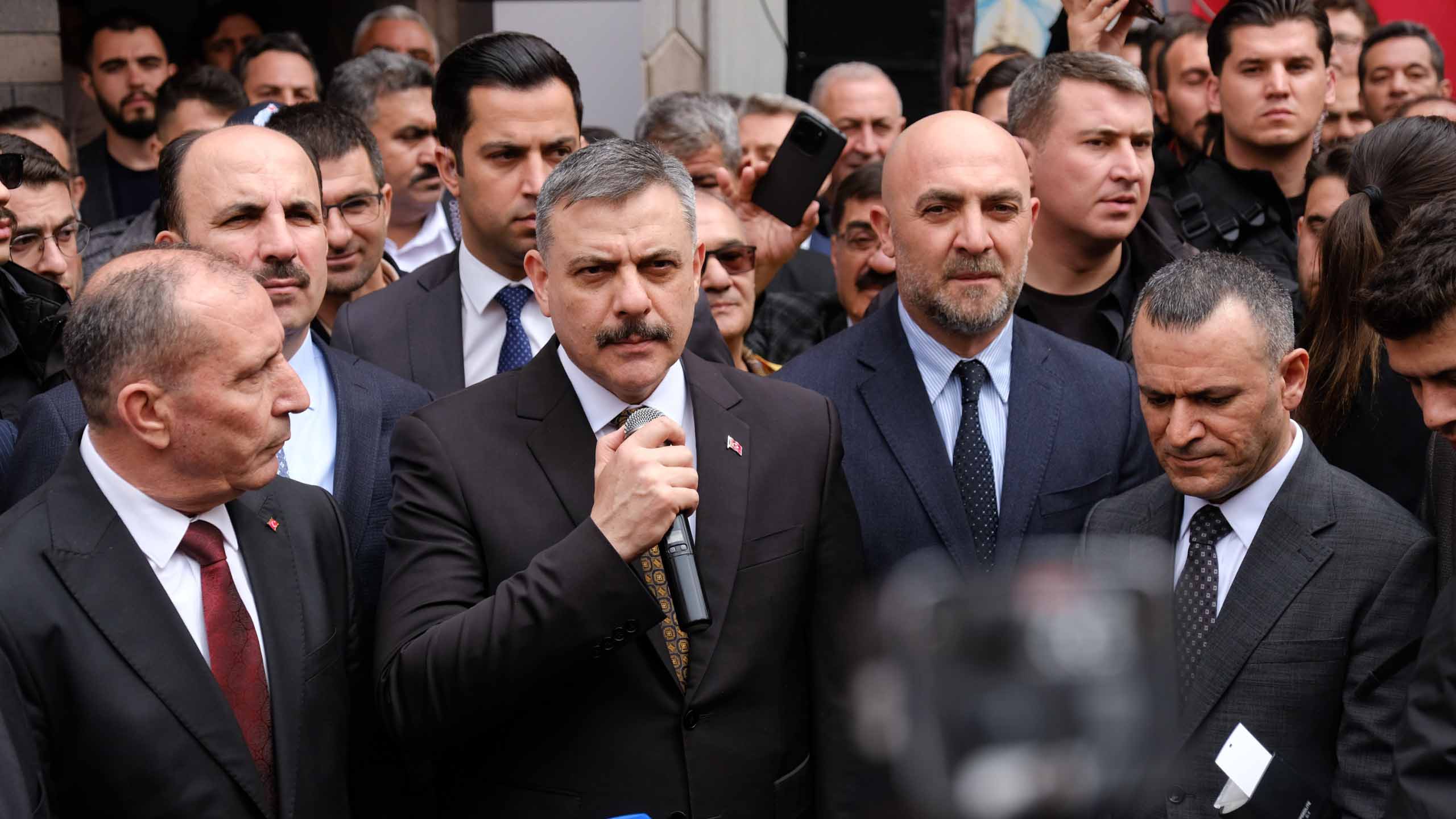 İçişleri Bakanı Çiftçi vatandaşlarla