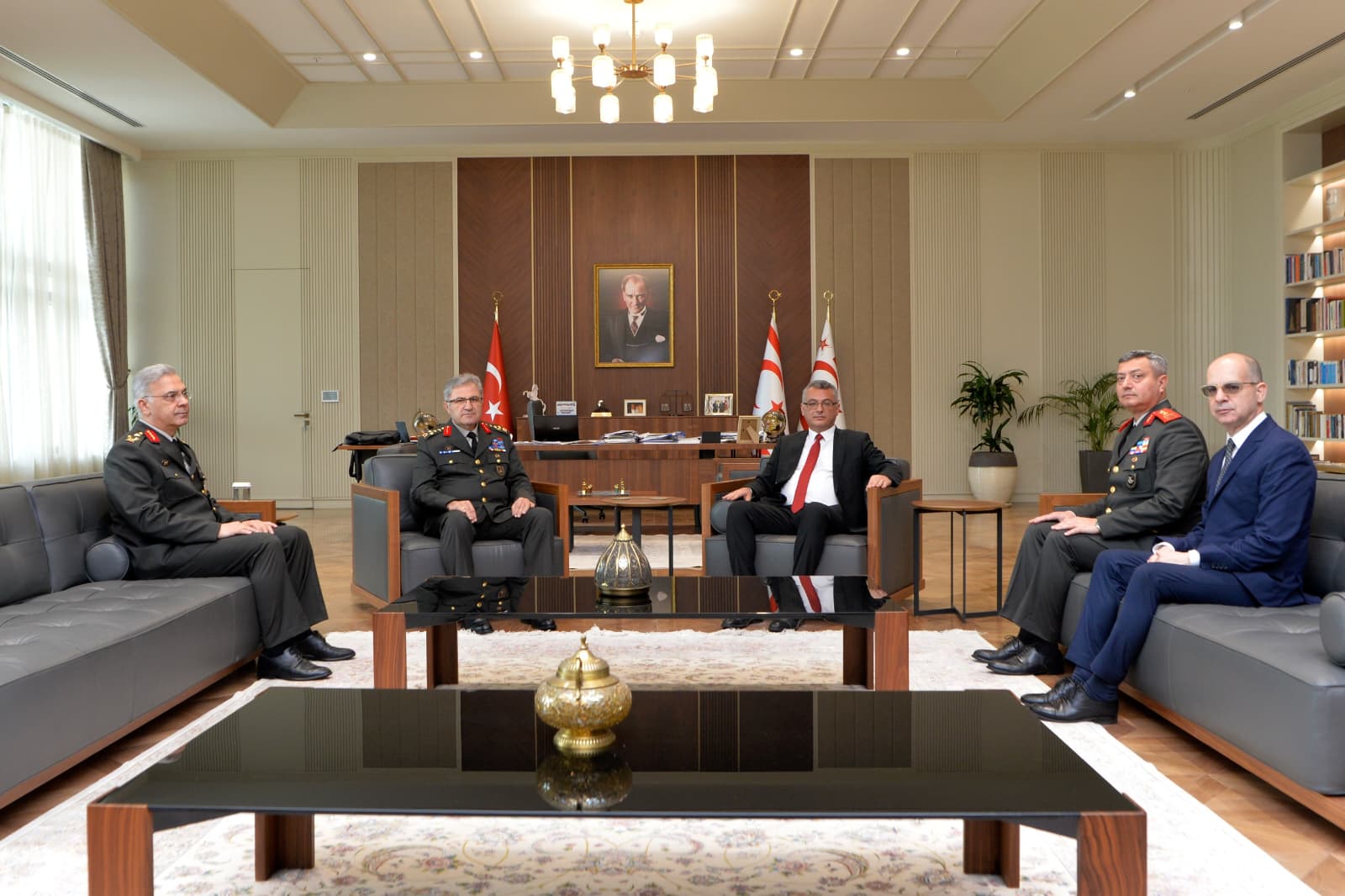 KKTC Cumhurbaşkanı Erhürman ve Kara Kuvvetleri Komutanı Tokel görüşmesi