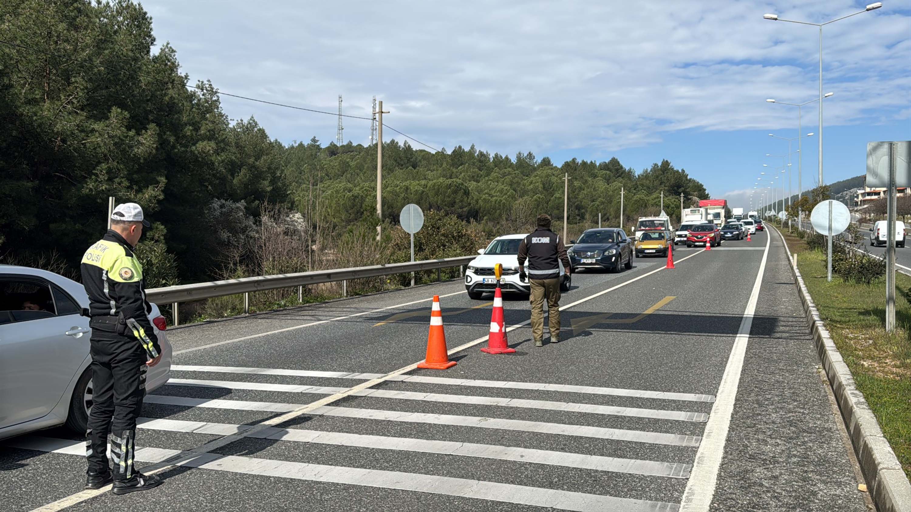 Polis denetimi Muğla bayram trafiği