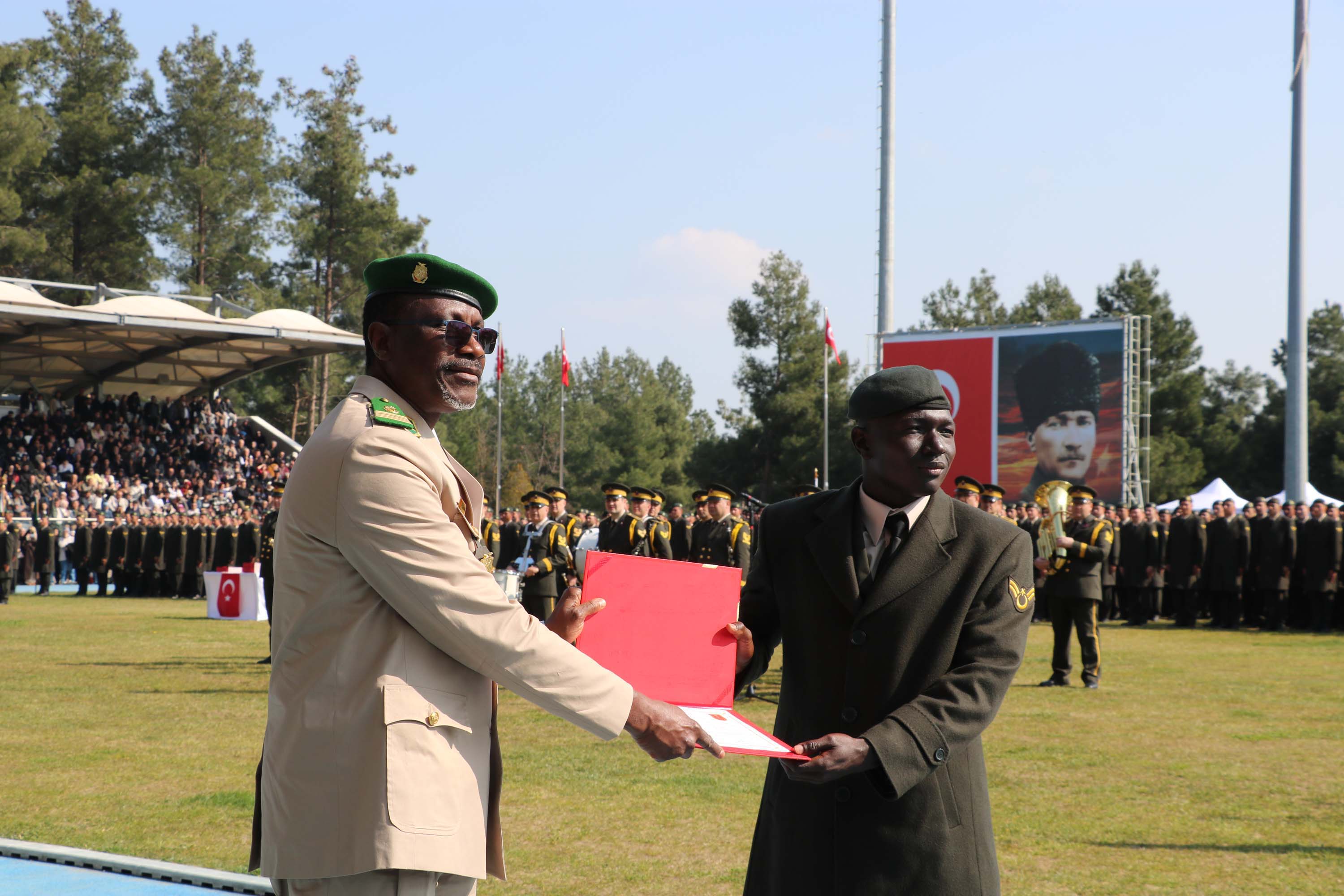 Milli Savunma Bakanlığı ve MSÜ yetkilileri törende