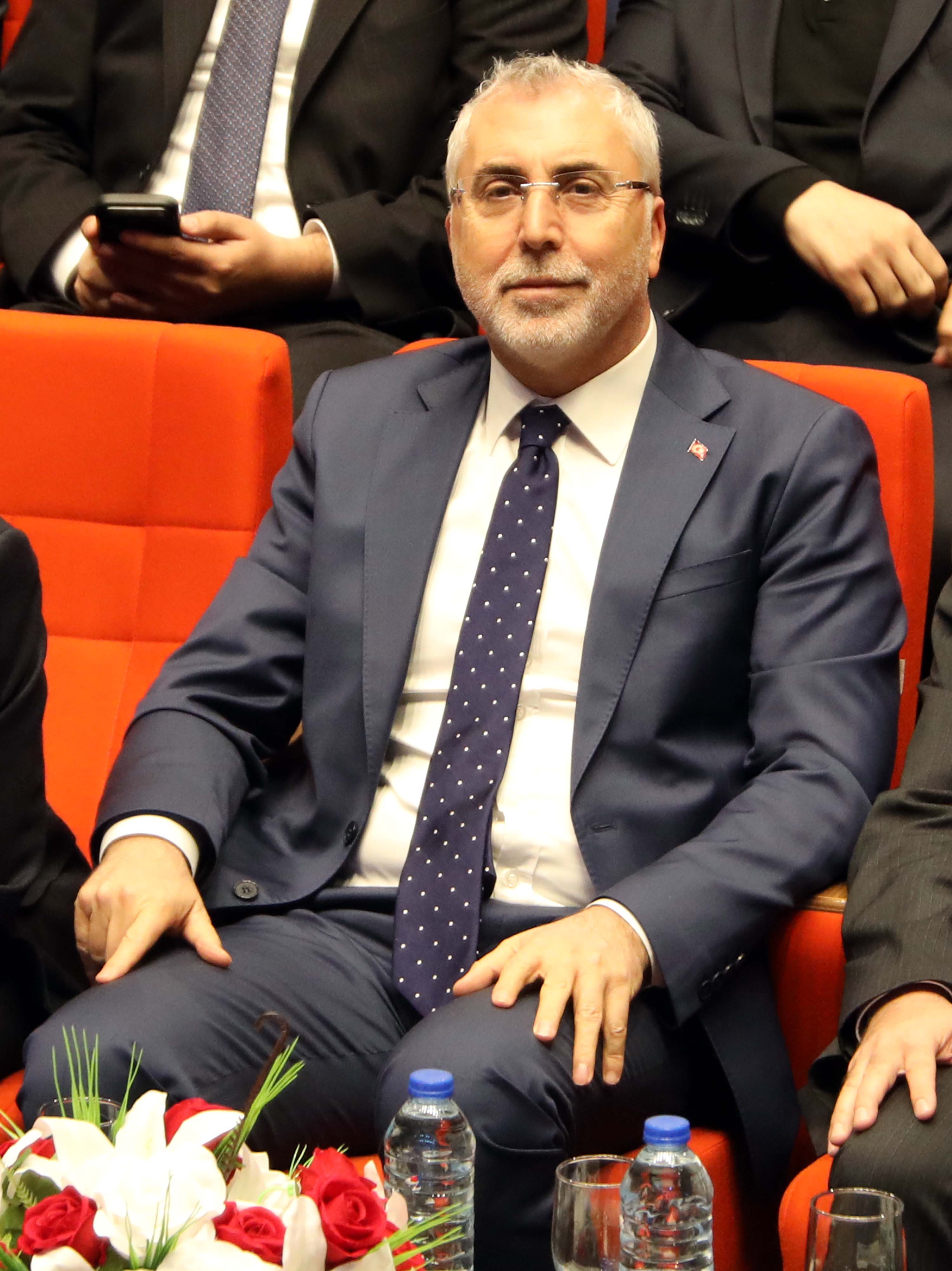 Bakan Işıkhan Konuşma Yapıyor