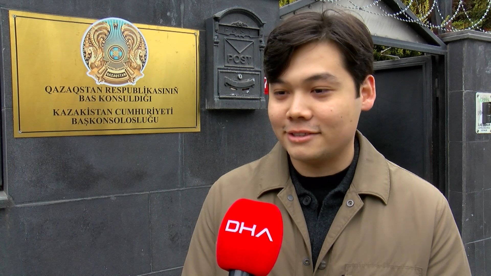 Kazakistanlı Öğrenci Akikat Dimagambetov Oy Kullanıyor