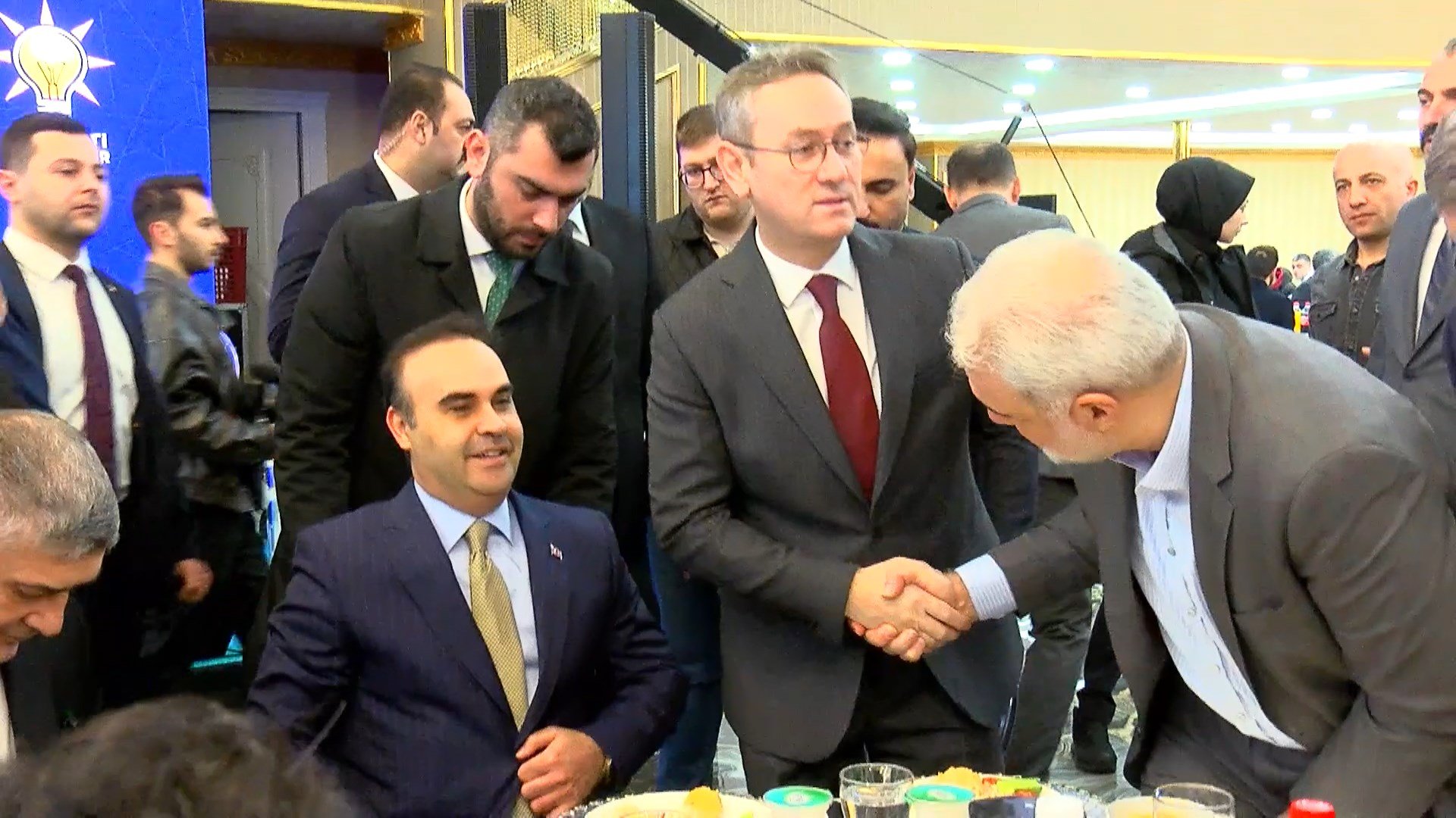 Bakan Kacır konuşmasını sürdürüyor