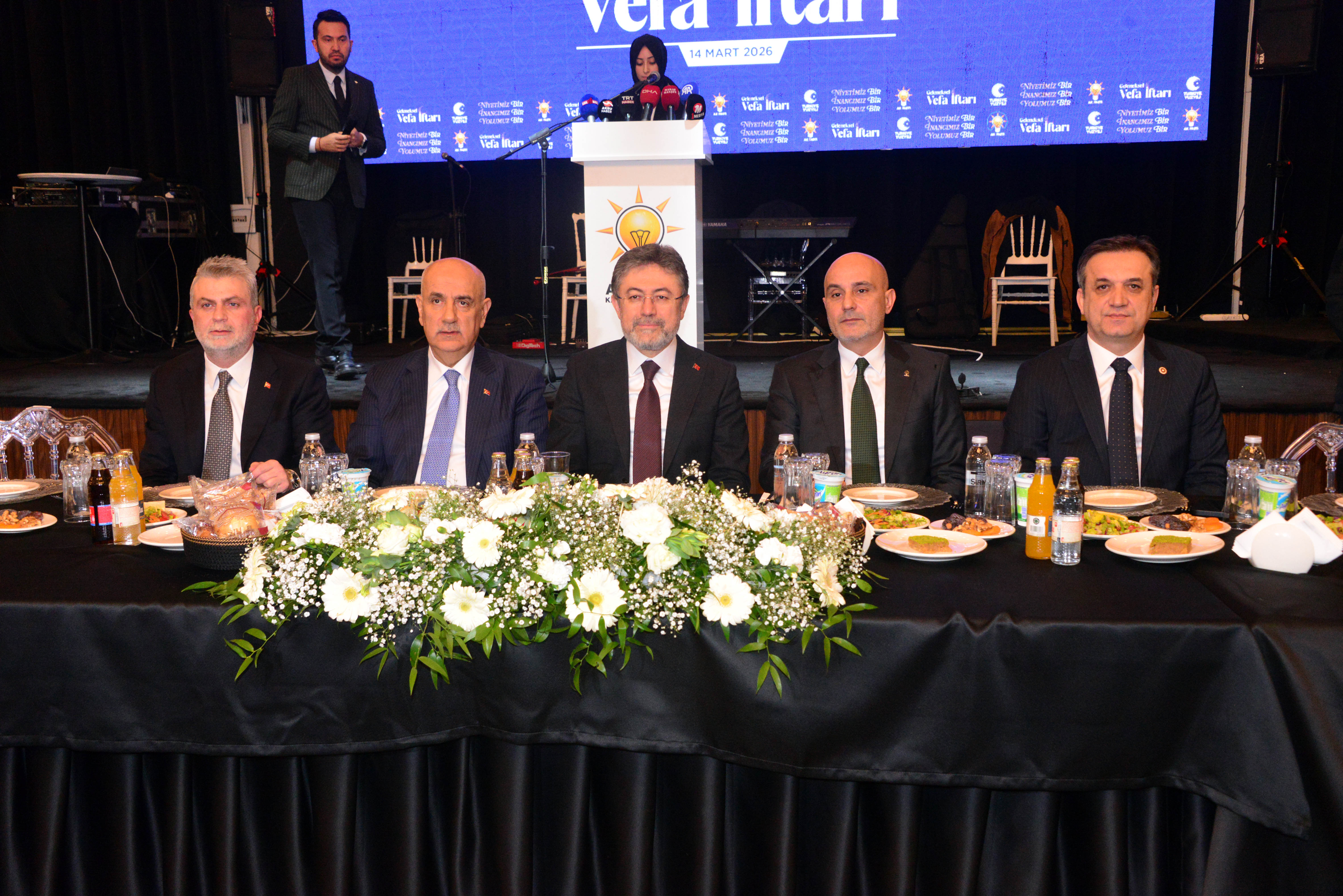 Bakan İbrahim Yumaklı iftar programında konuşma yapıyor