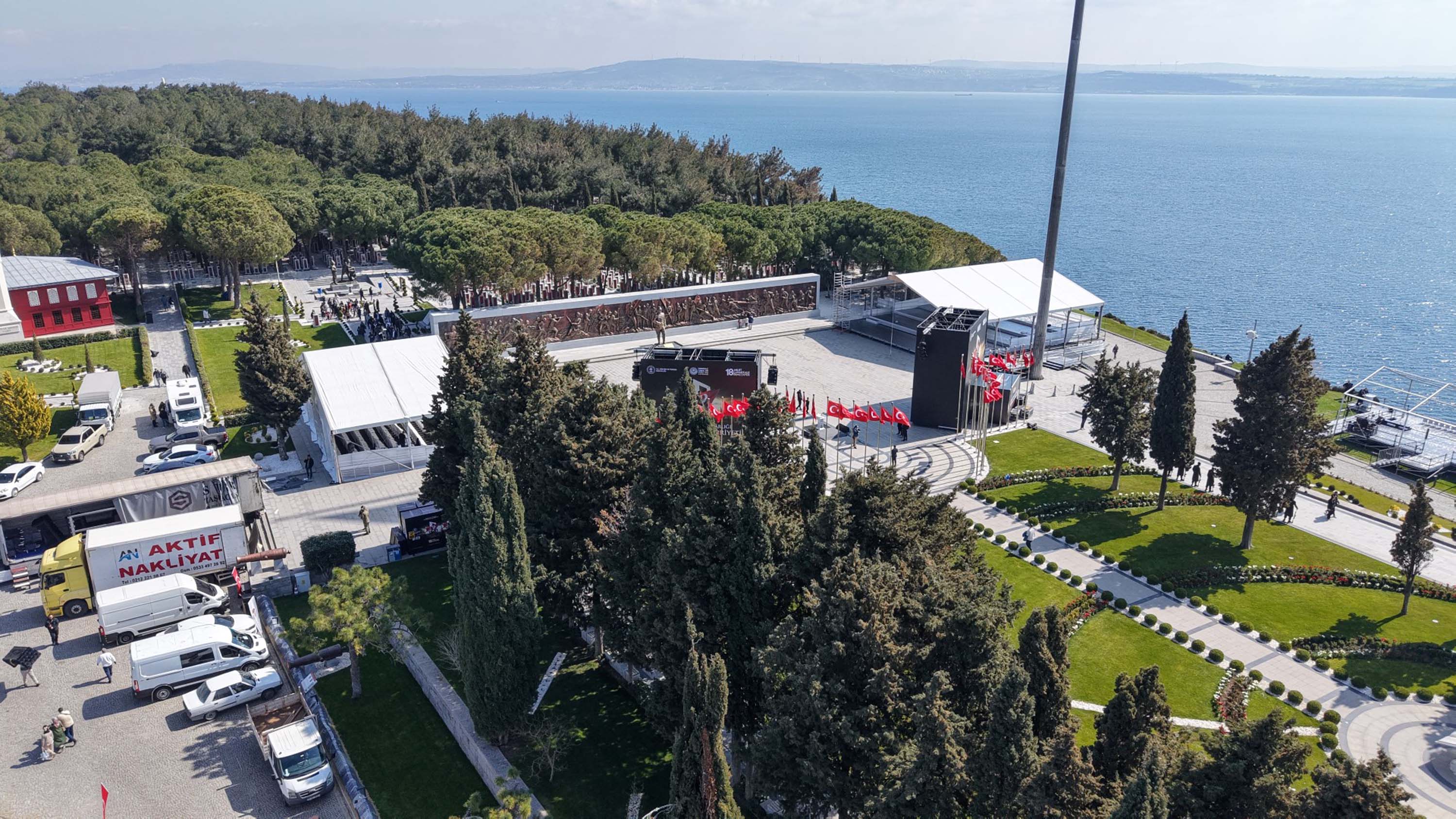 Tören alanı hazırlıkları