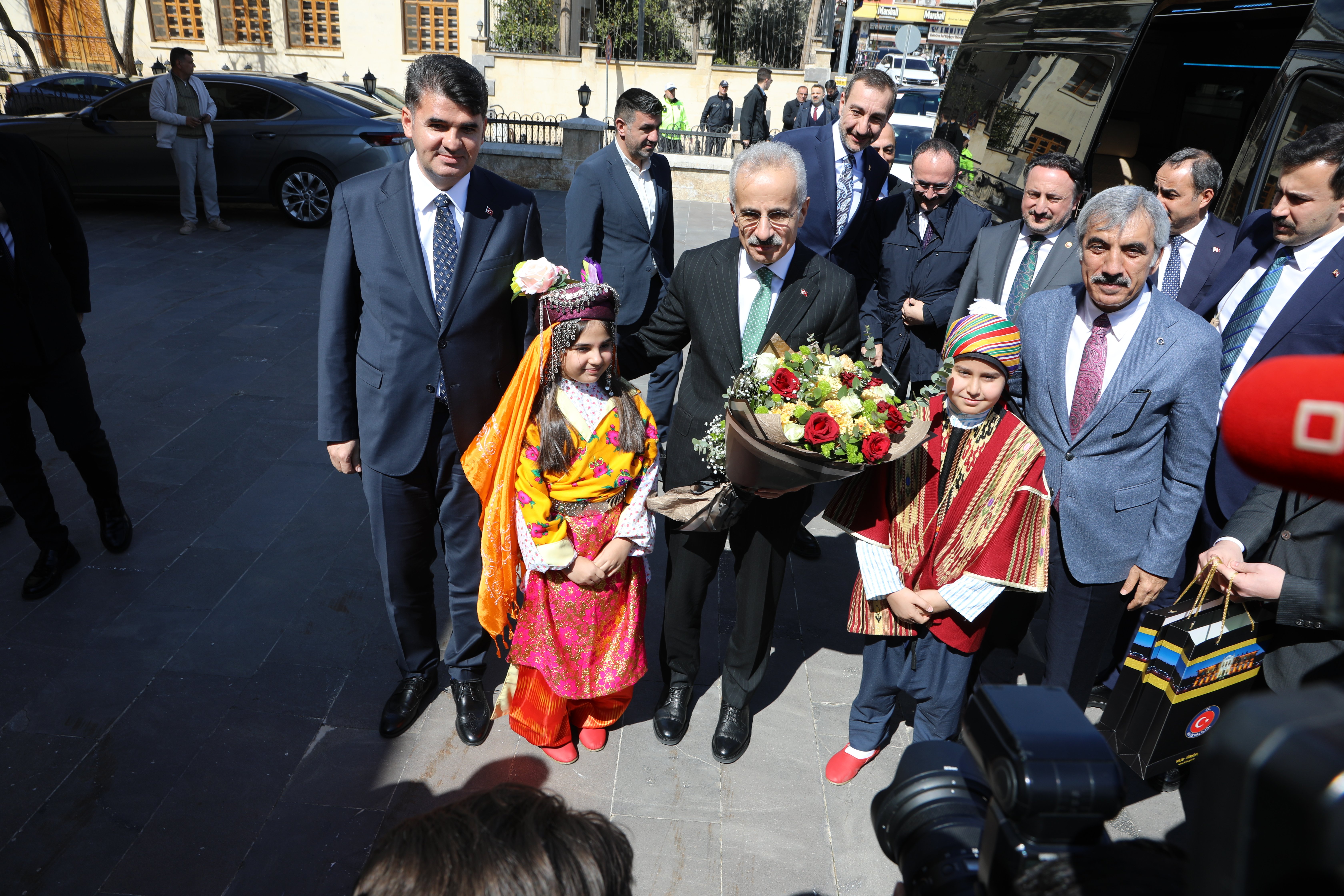 Bakan Uraloğlu açılış konuşması yapıyor