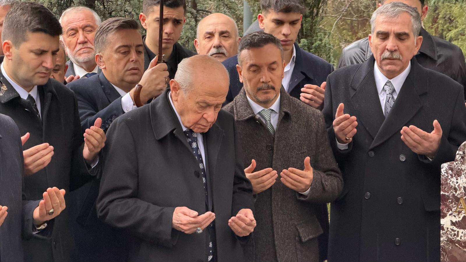 Devlet Bahçeli Alparslan Türkeş Anıt Mezarı Ziyareti